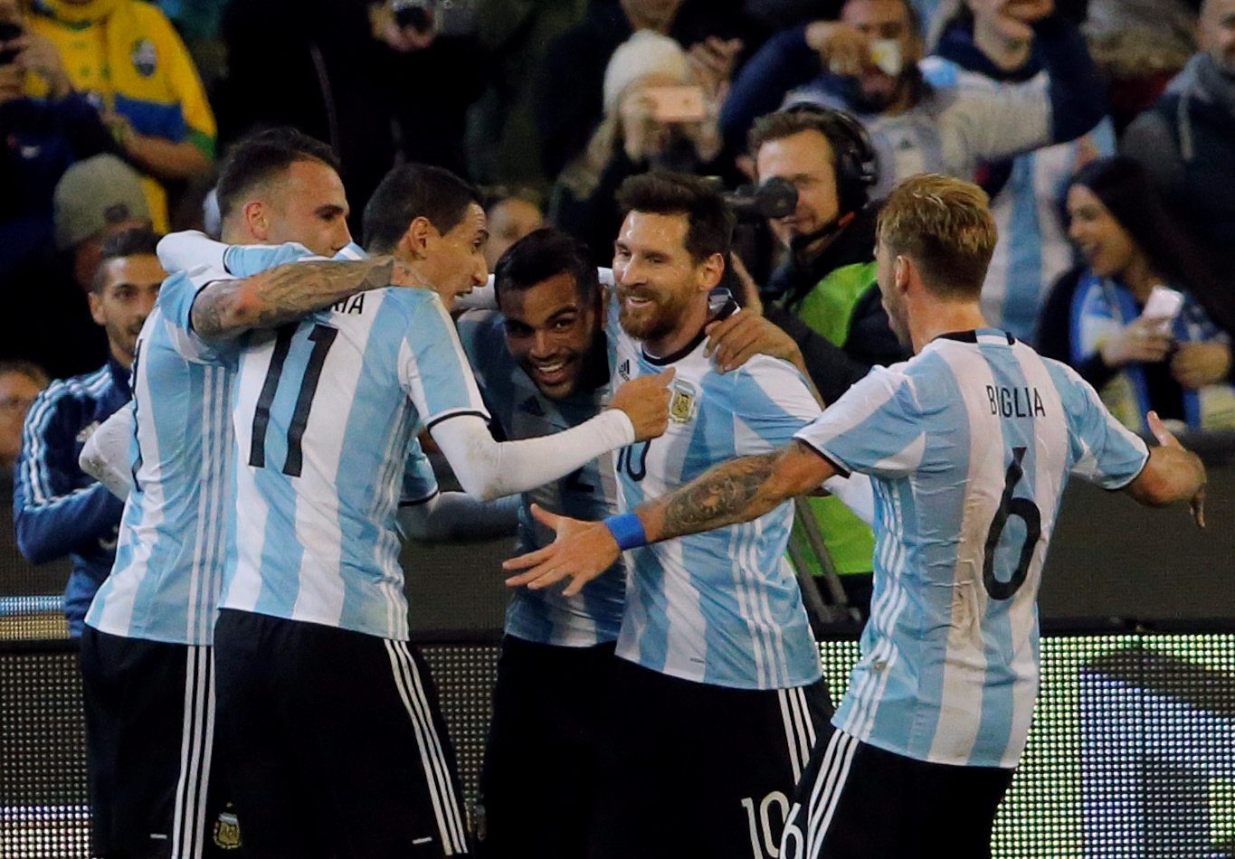 2017-06-09T120246Z_906623581_RC1D15AA12F0_RTRMADP_3_SOCCER-FRIENDLY-ARG-BRA