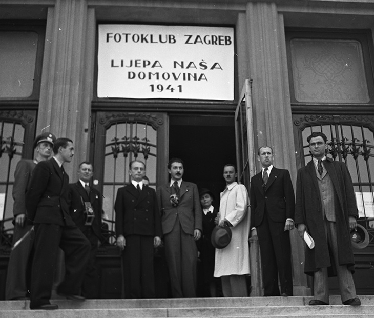 Fotografi Fotokluba Zagreb ispred Umjetničkog paviljona 1941.