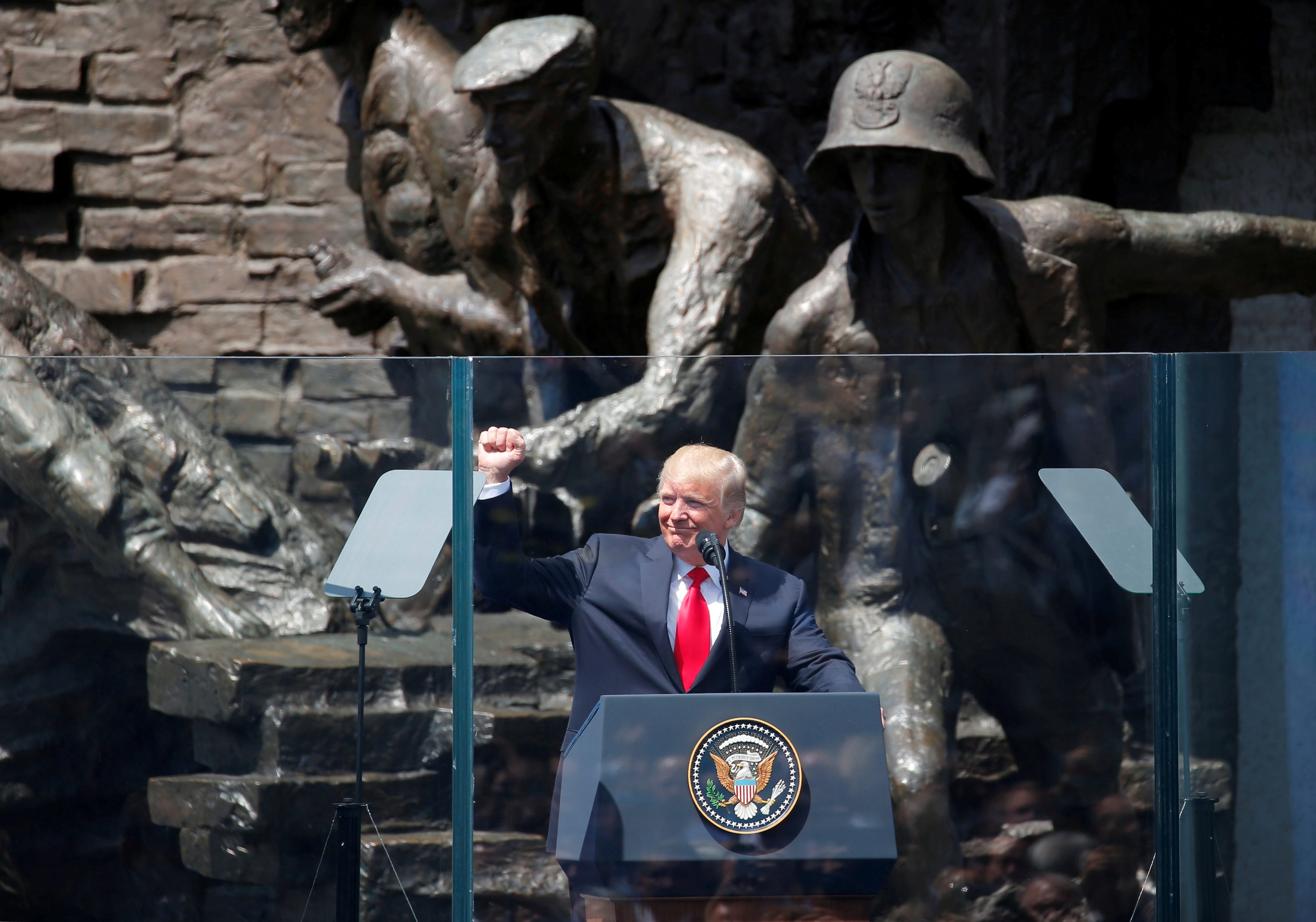 2017-07-07T014959Z_1849575321_RC16E8785910_RTRMADP_3_USA-TRUMP-POLAND
