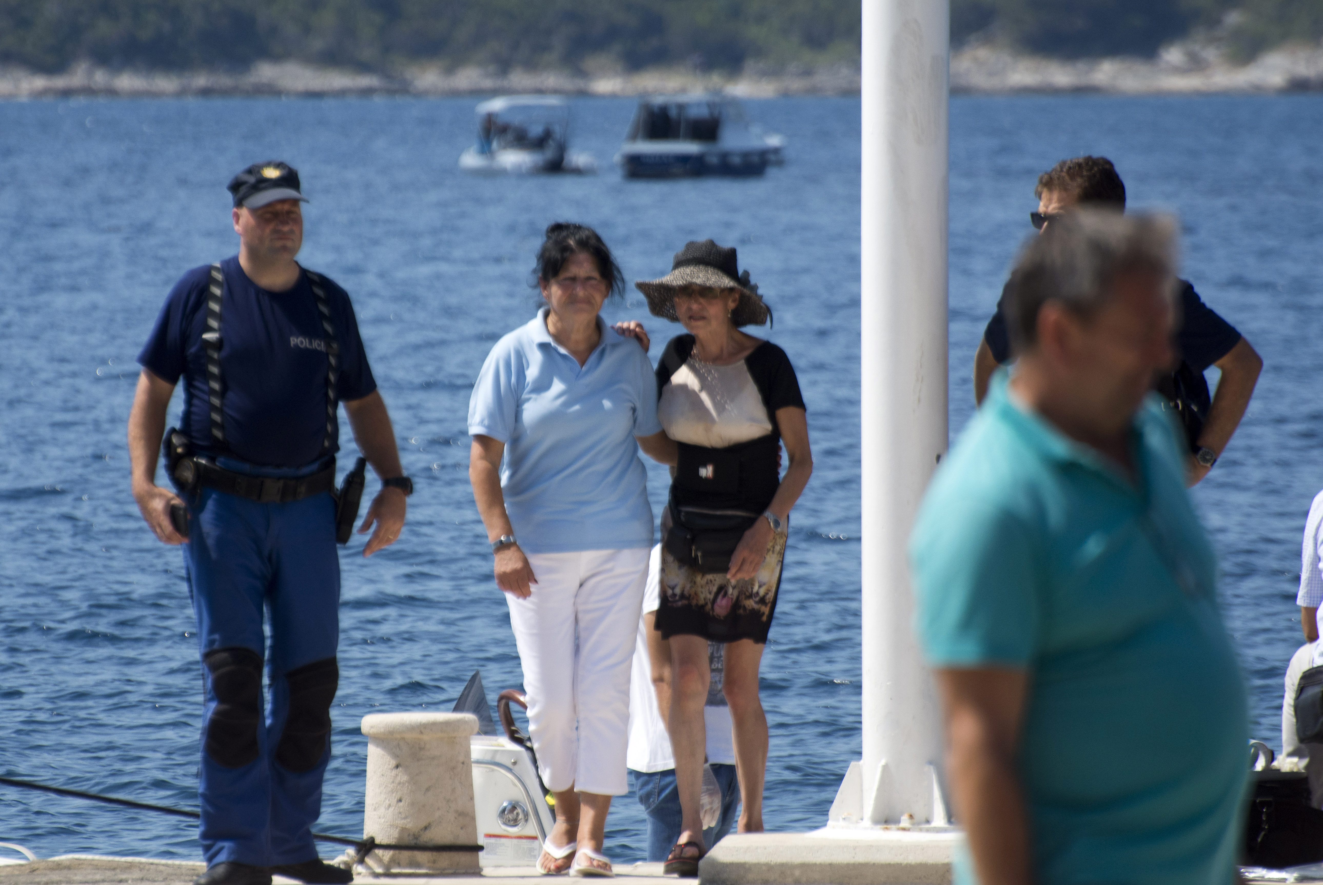 Majka nesretnog Adama H. došla je vidjeti kako napreduje potraga, jedva je stajala na nogama srvana od nesreće