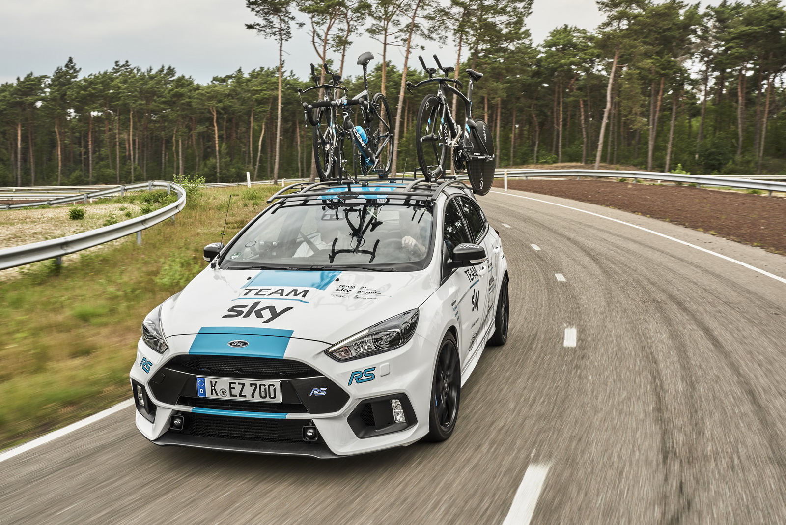 ford-focus-rs-2017-tour-de-france-6