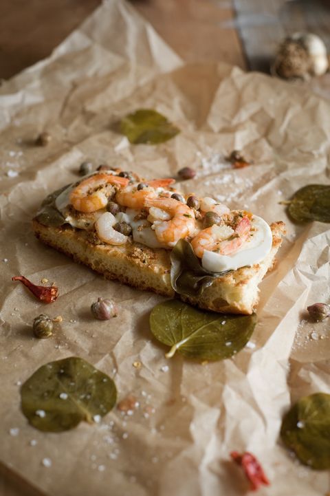 Bruschetta od mozzarelle, kozica i crvenog pešta