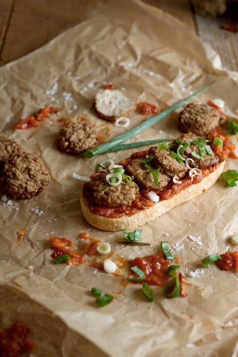 Bruschetta sa šalšom od poma i polpetama