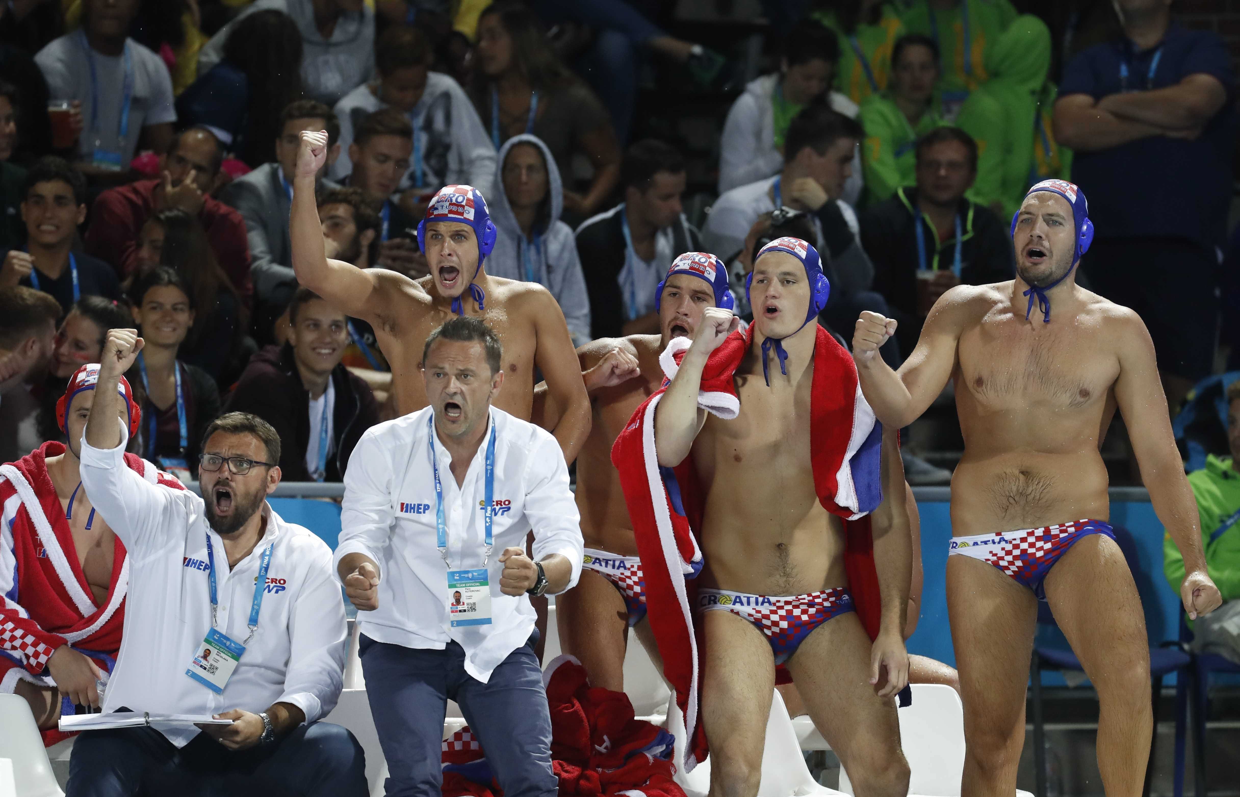 2017-07-27T203103Z_1585658474_UP1ED7R1KZQ0L_RTRMADP_3_SWIMMING-WORLD