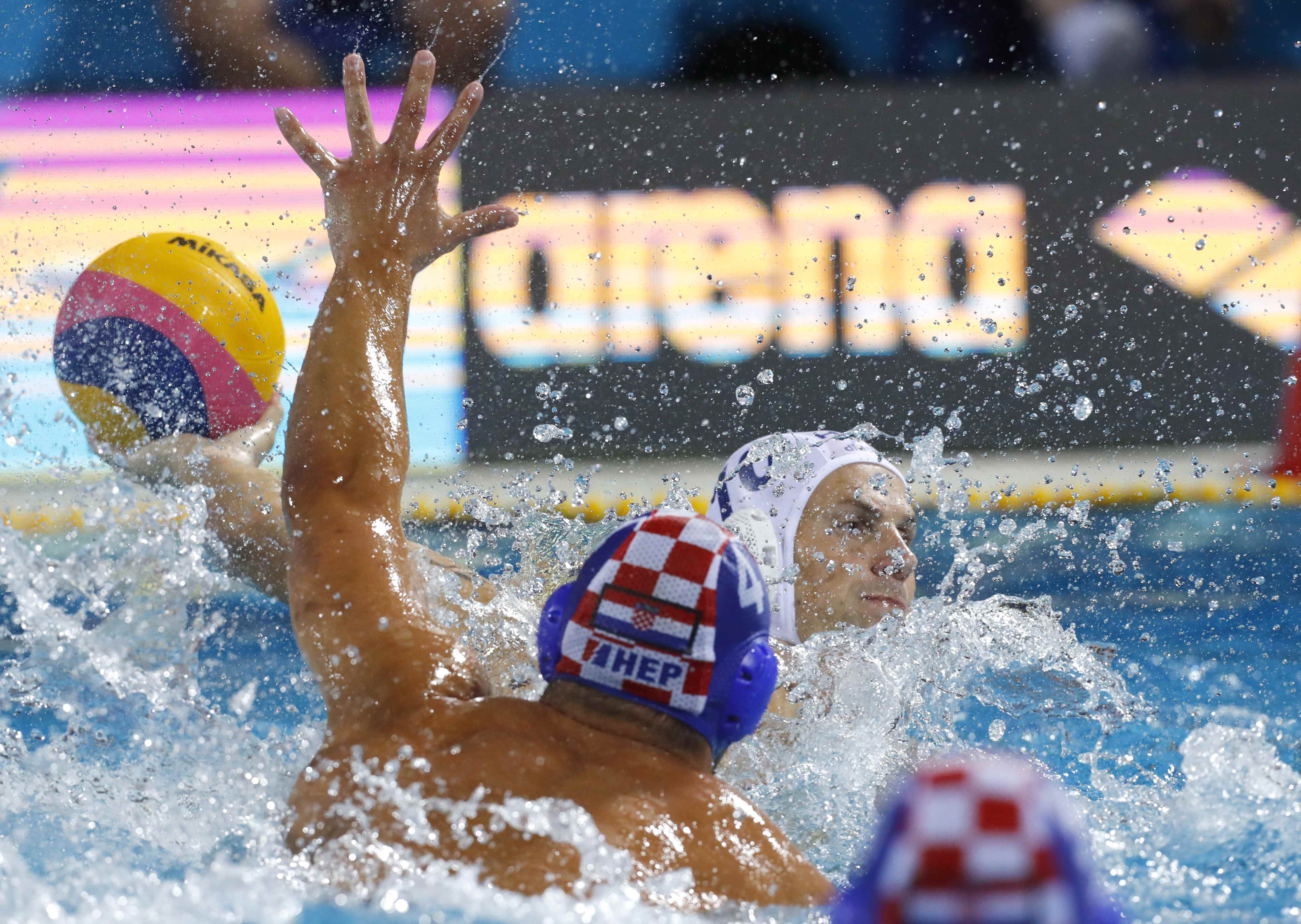 2017-07-29T183845Z_248530310_UP1ED7T1FSKMD_RTRMADP_3_SWIMMING-WORLD