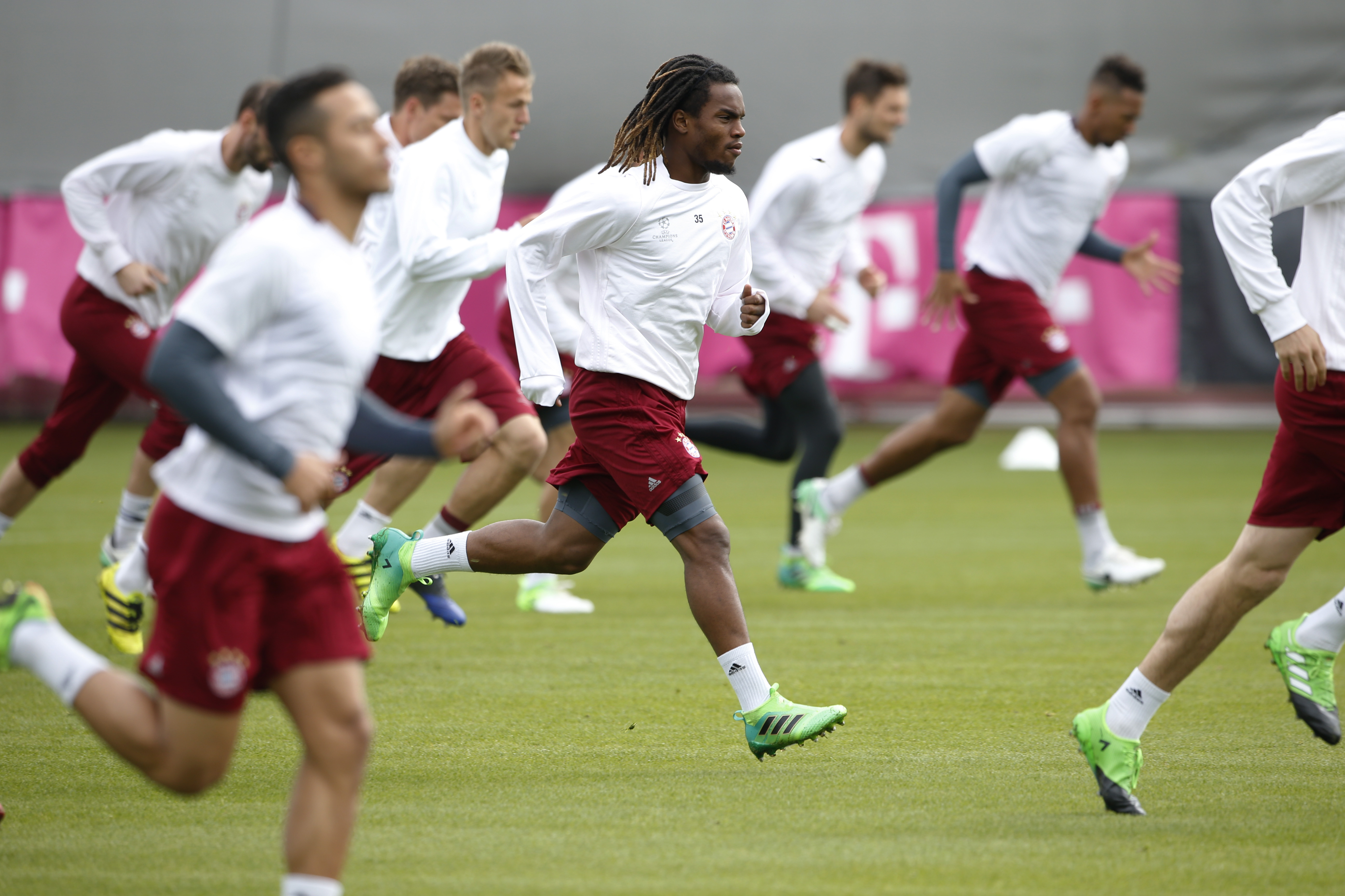 2017-04-11T091405Z_134903645_MT1ACI14776848_RTRMADP_3_SOCCER-CHAMPIONS-BAY-MADPREVIEW