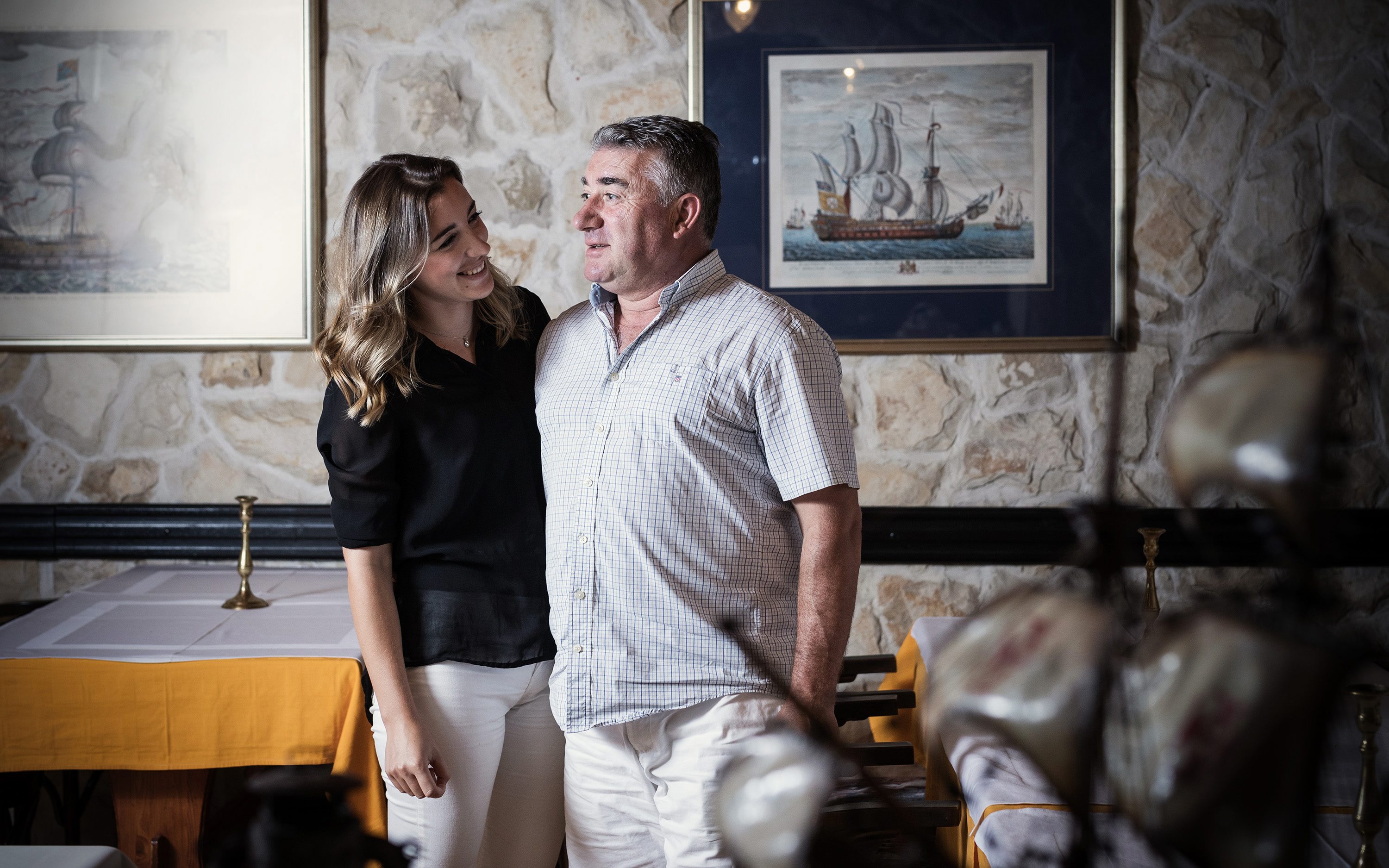 Kći vlasnika konobe Bonaca Lucija Bulat s ocem Ivanom