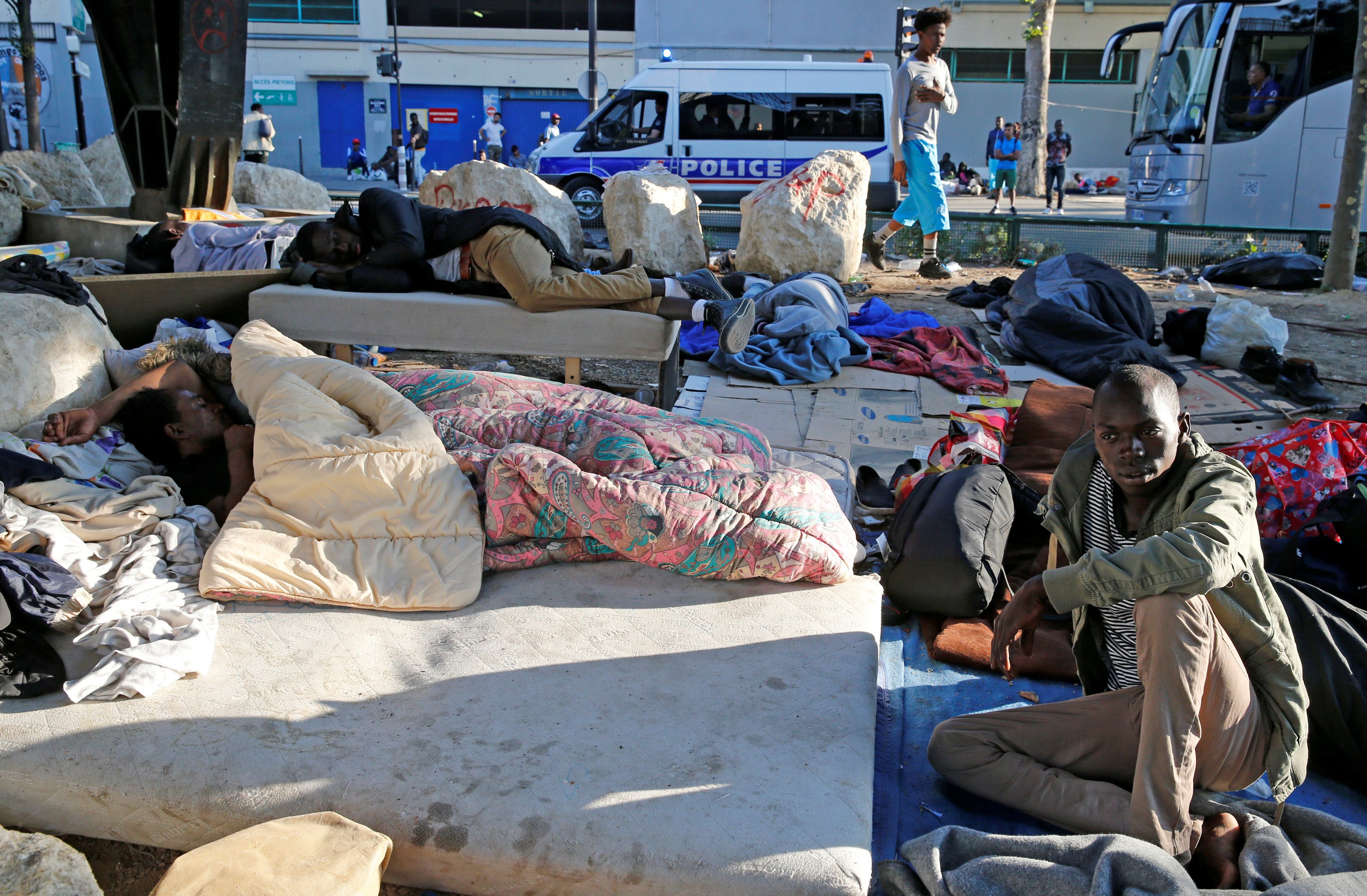 2017-07-07T091852Z_258505791_RC11C6722240_RTRMADP_3_EUROPE-MIGRANTS-PARIS