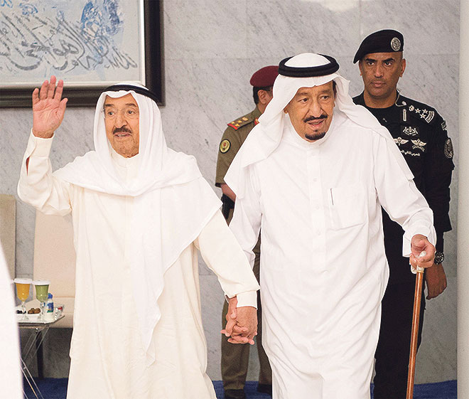 Saudijski kralj Salman bin Abdulaziz Al Saud (desno) predvodi skupinu zemalja koje su odlučile izolirati Katar zbog, tvrde, podržavanja terorizma. No, Doha, barem zasad, ne pristaje na ucjene