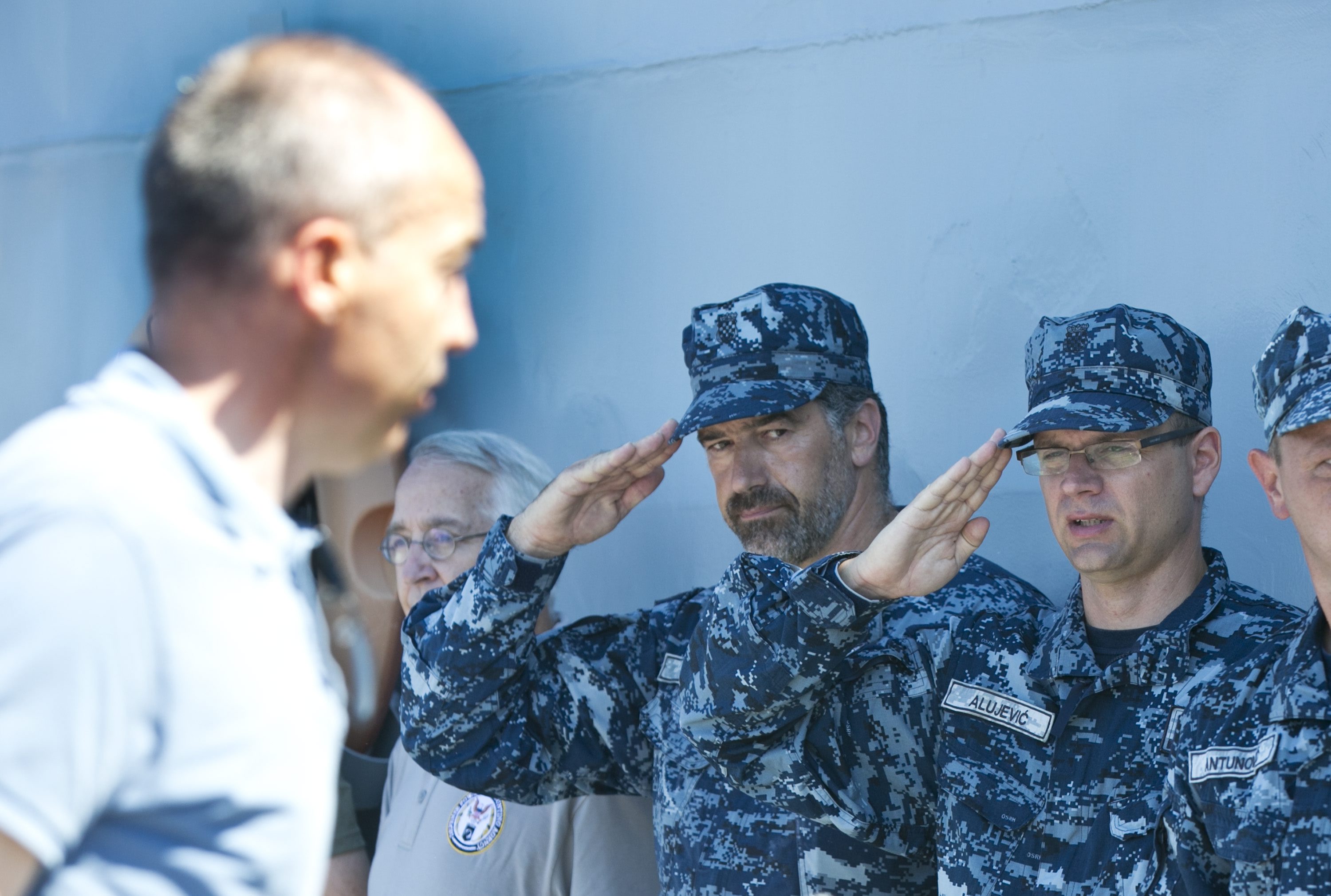 Ministar obrane Damir Krstičević i posada broda Krka