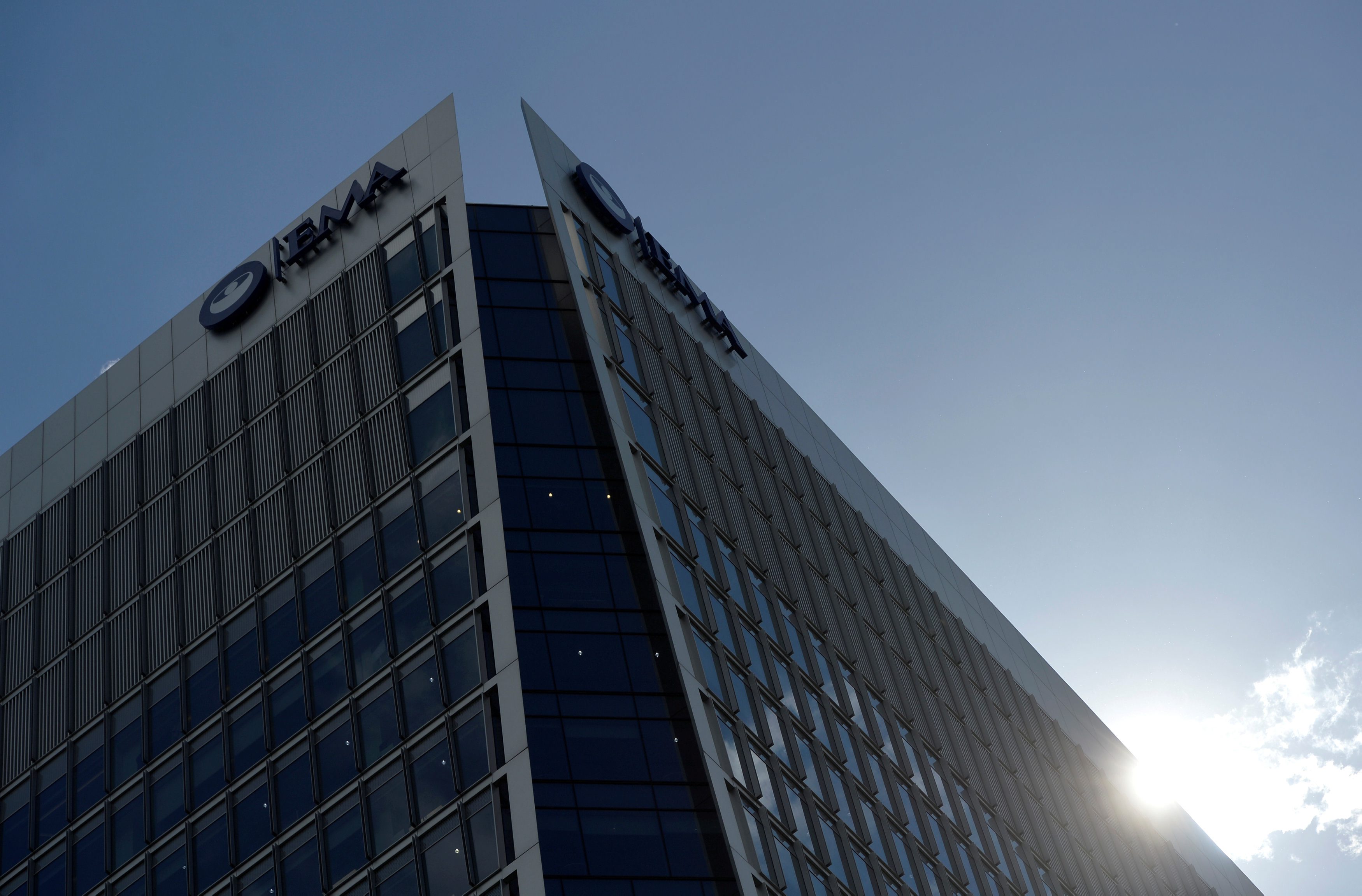 2017-07-31T144433Z_278407352_RC1686181D50_RTRMADP_3_BRITAIN-EU-AGENCIES