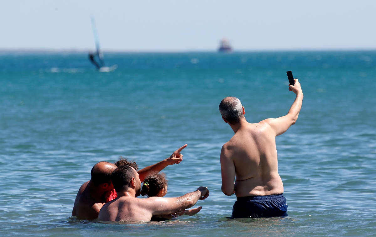 iphone_mobitel_selfie_odmor_kupanje_more