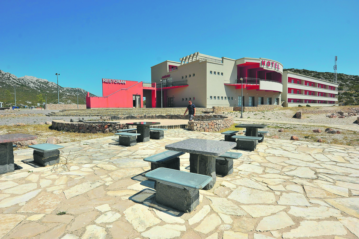 Priča o zapuštenom odmorištu Marune na autocesti A1. U odmorište s hotelom i restoranom je uloženo oko 30 milijuna kuna.