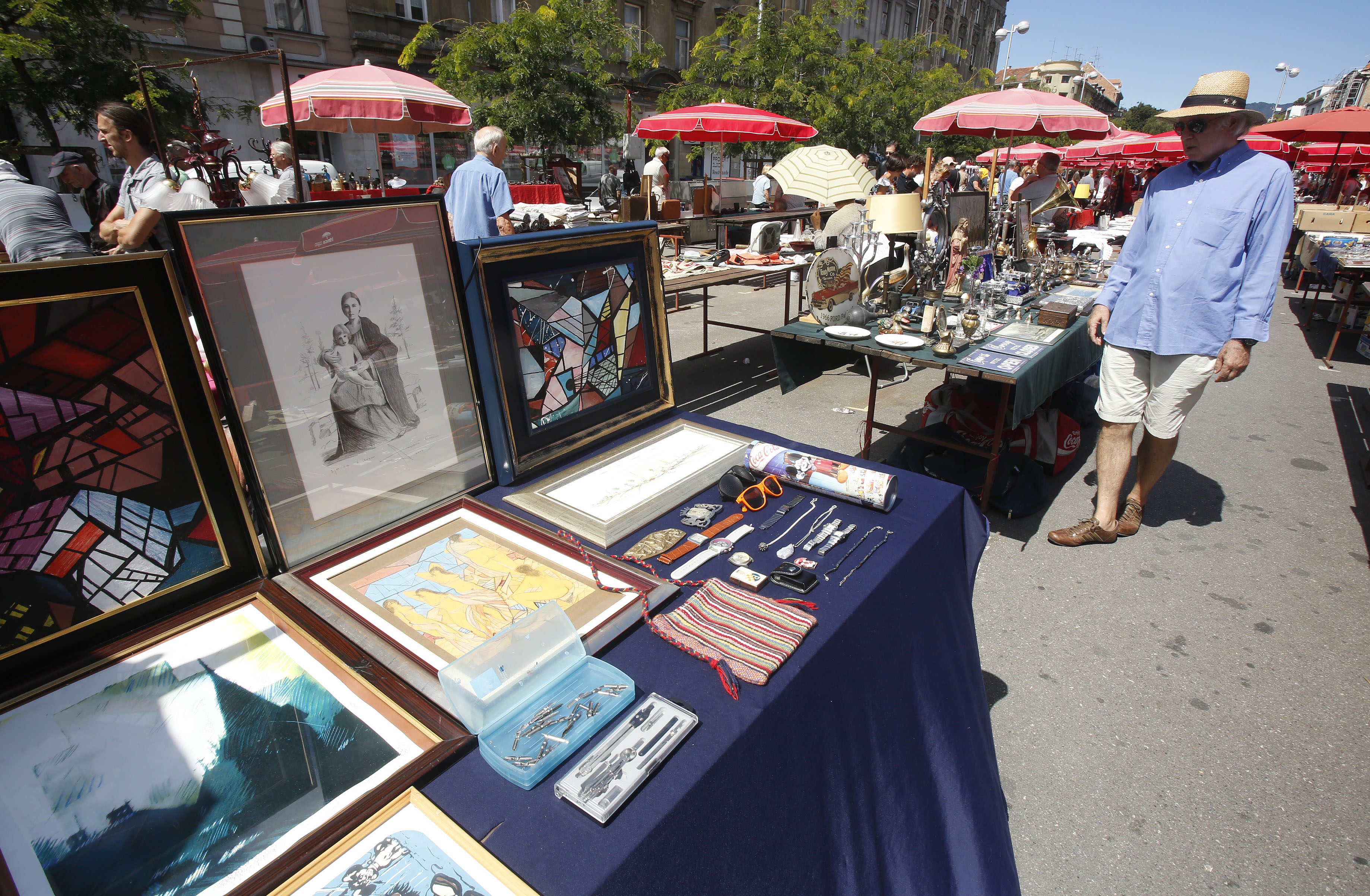 Zagrebački Britanski trg nedjeljom 'ugošćuje' Sajam antikviteta, koji svake nedjelje privlači sve veći broj turista i građana. 