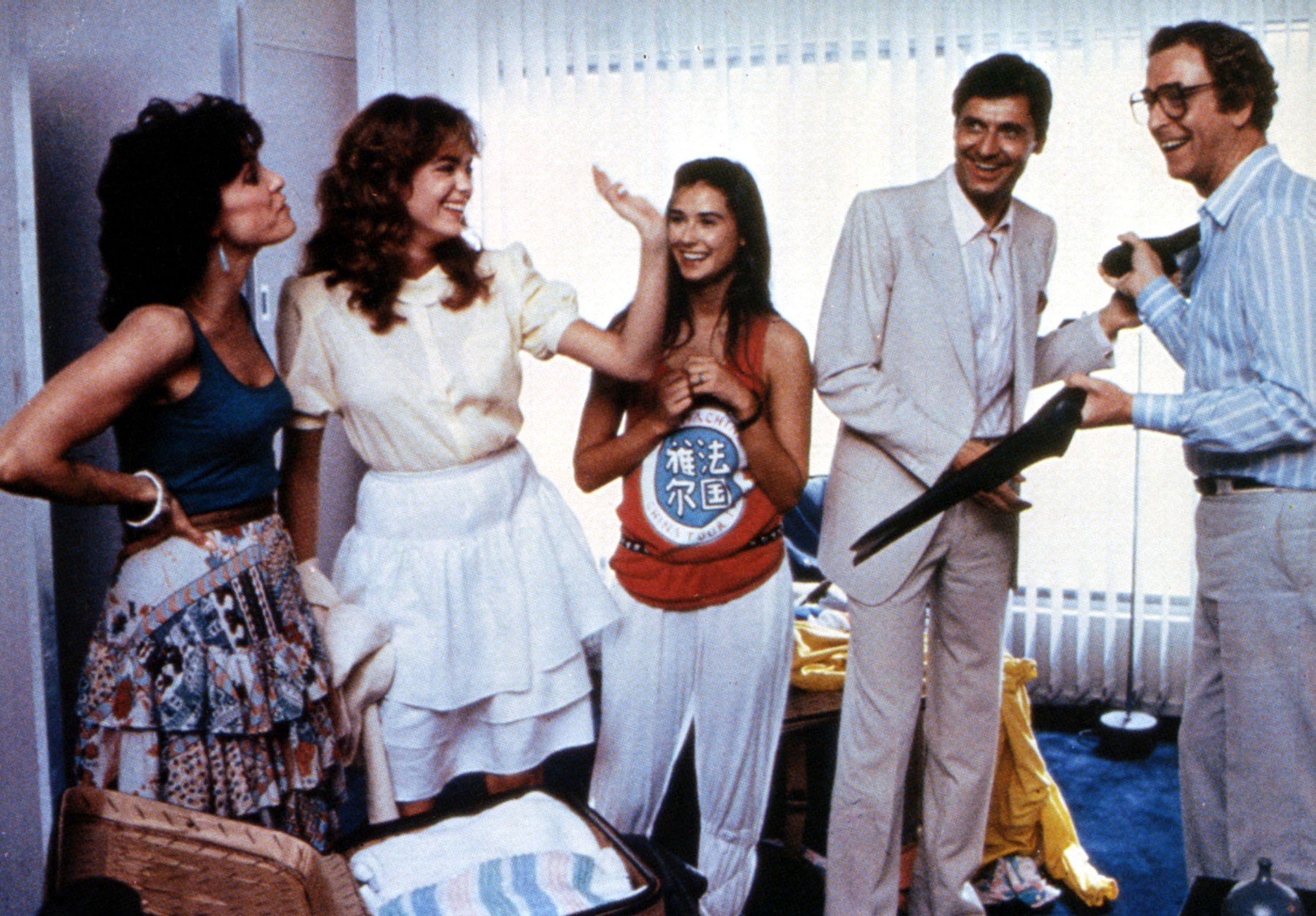 Valerie Harper, Michelle Jonson, Demi Moore, Joseph Bologna i Michael Caine na snimanju filma 'Blame it on Rio' (1984.)
