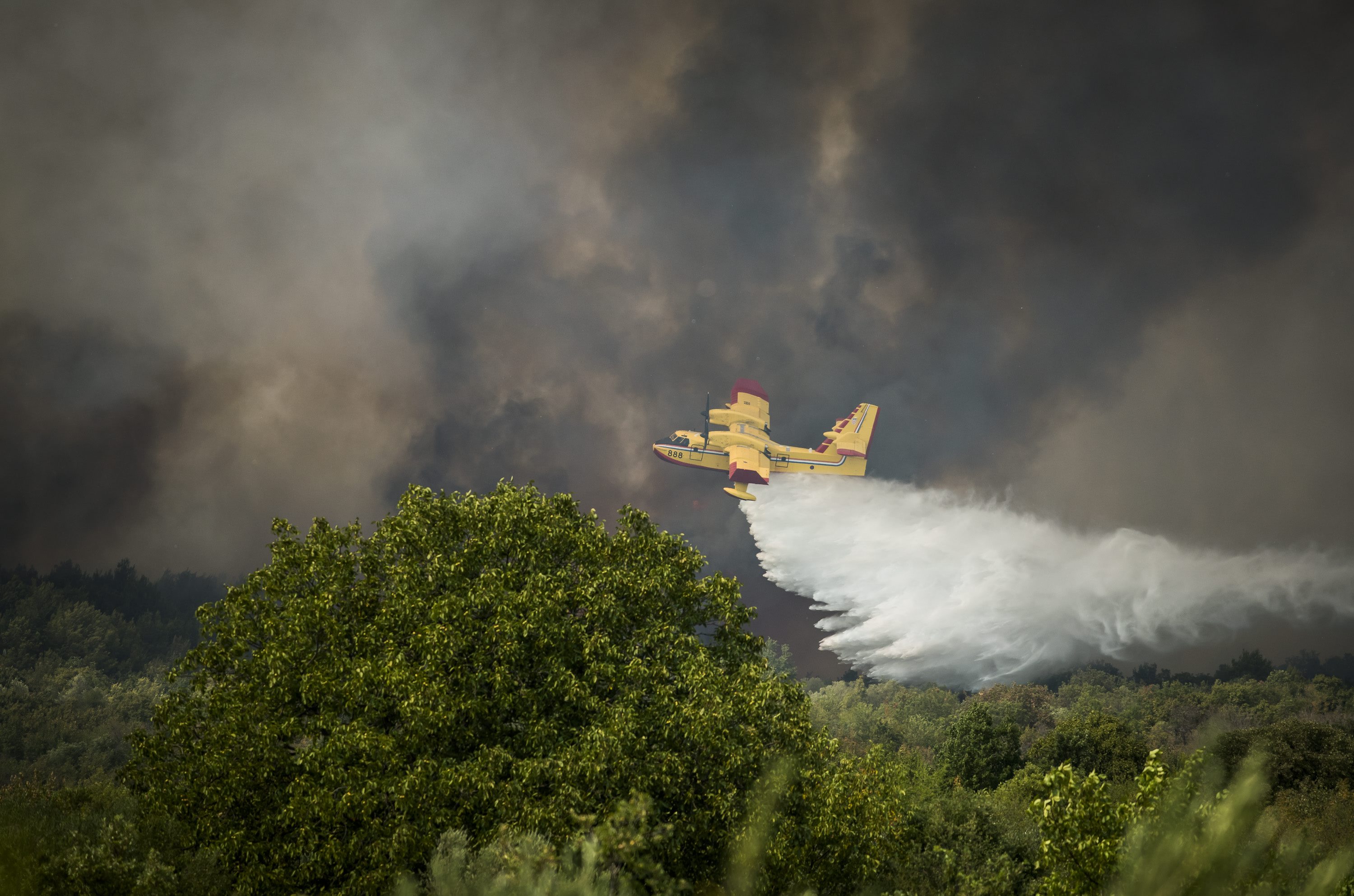 pozar_zaton01-16082017