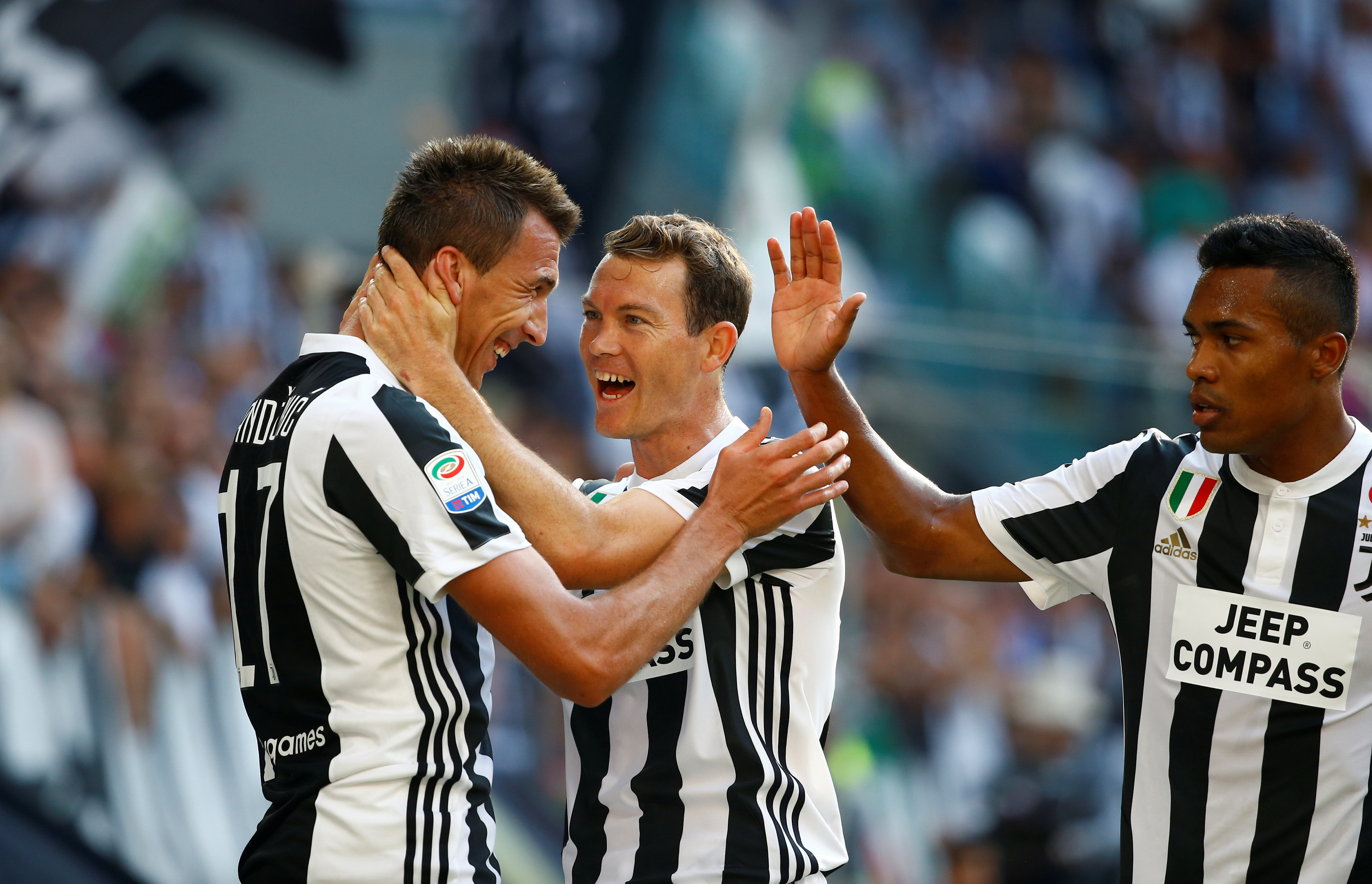 2017-08-19T162308Z_99818686_RC1E5DDA49E0_RTRMADP_3_SOOCER-ITALY-JUV-CAG