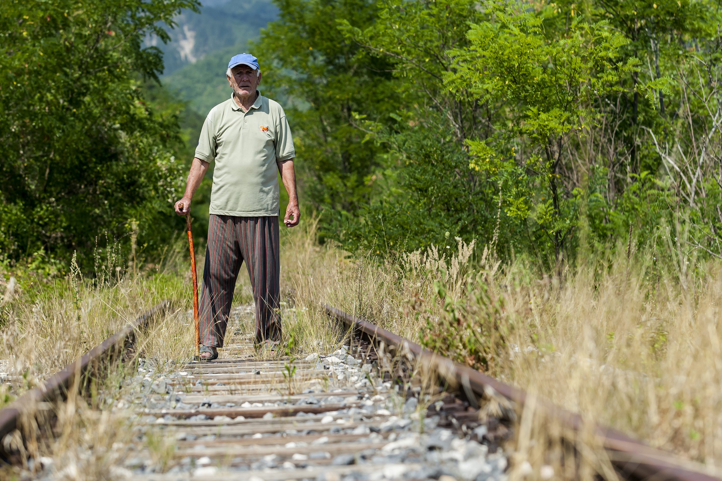 Na fotografiji: Stevo Janjić - umirovljeni pružni radnik u mjestu Drenovac Osredački