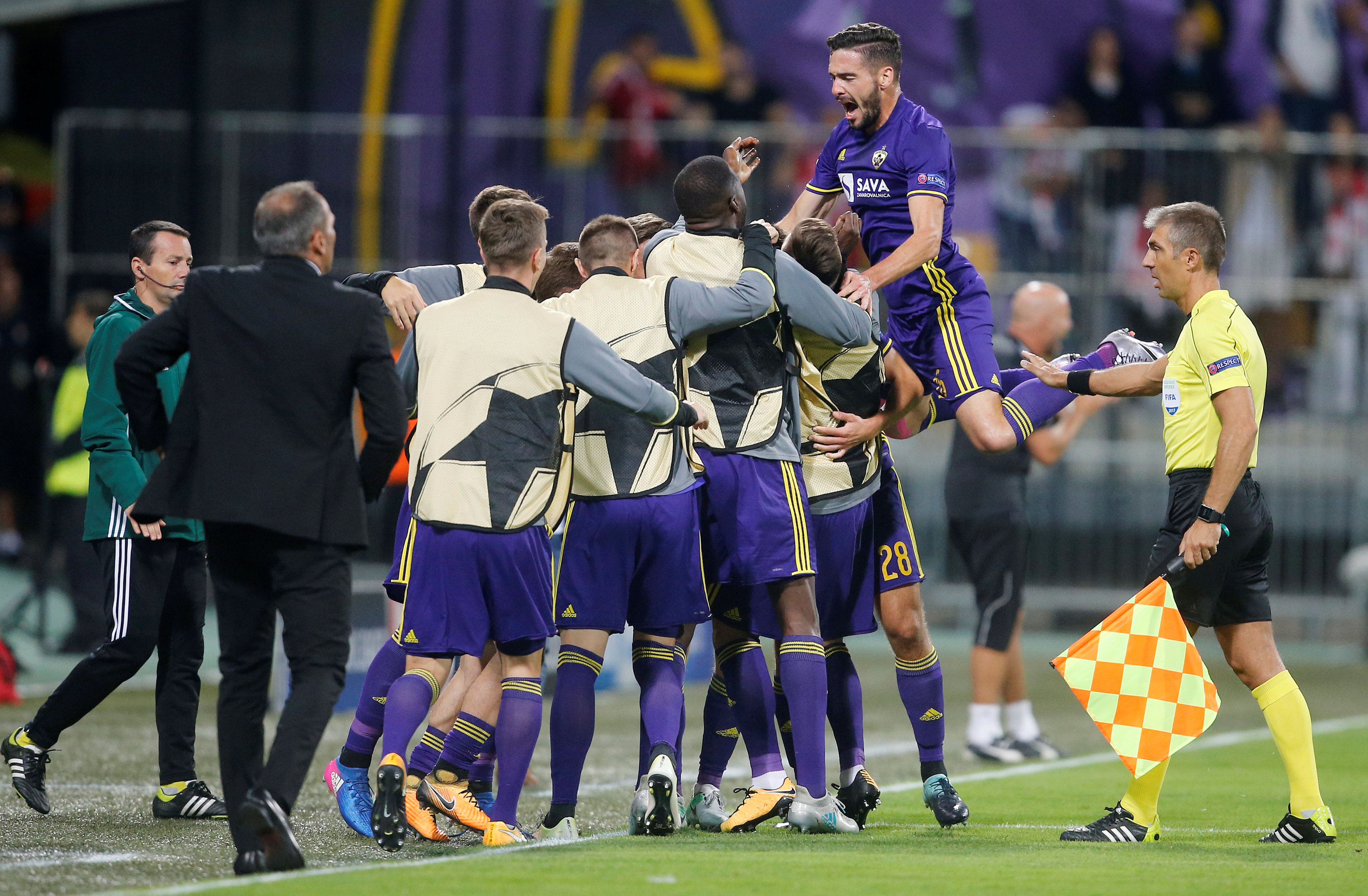 2017-08-22T192250Z_2089453949_RC1F14C13DD0_RTRMADP_3_SOCCER-CHAMPIONS-MAR-BSH