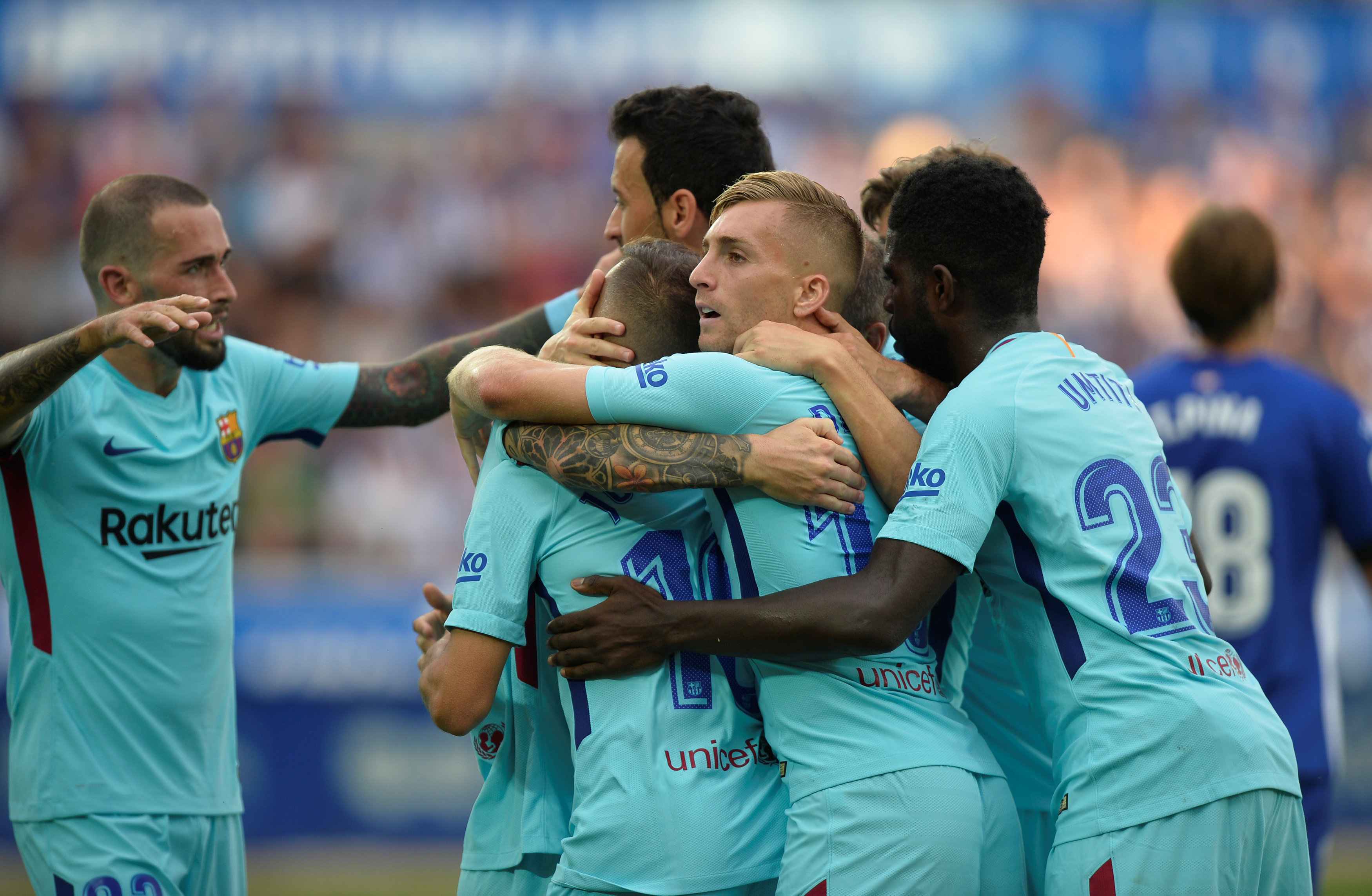 2017-08-26T173407Z_519717152_RC1E1BDB7010_RTRMADP_3_SOCCER-SPAIN-ALV-FCB