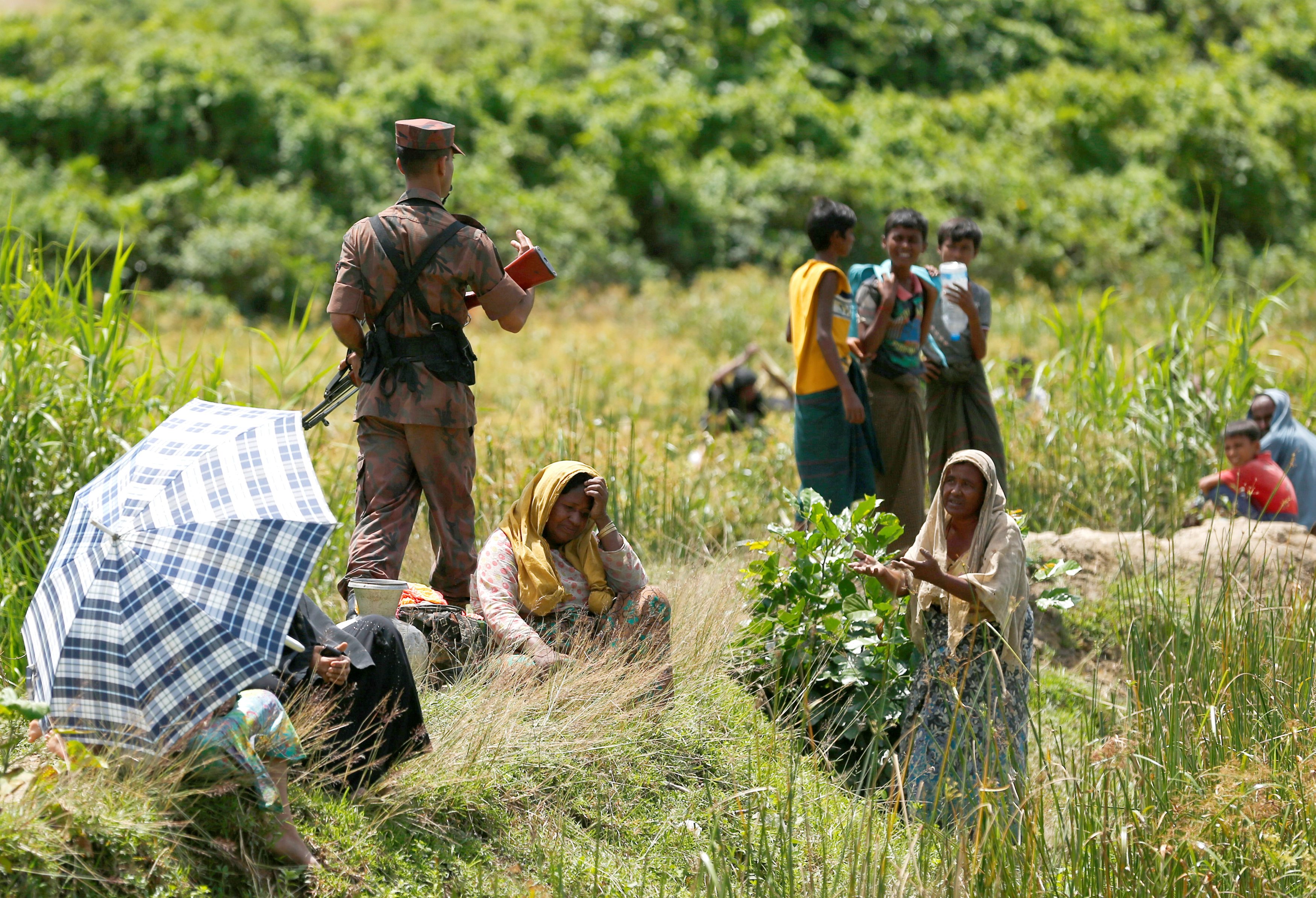 2017-08-27T191825Z_252741684_RC17AB4DEC60_RTRMADP_3_MYANMAR-ROHINGYA-BANGLADESH
