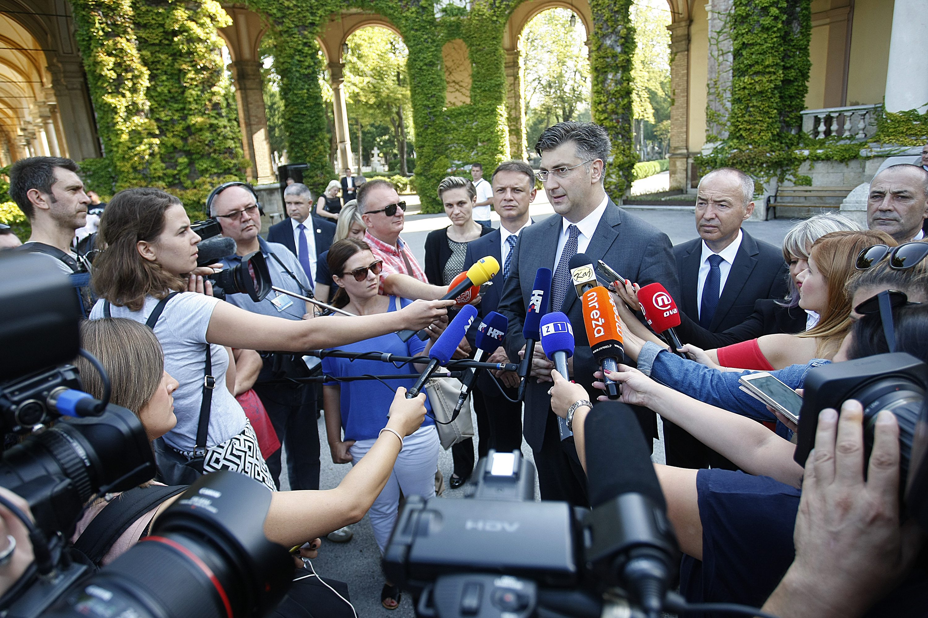 mirogoj_delegacije-040817