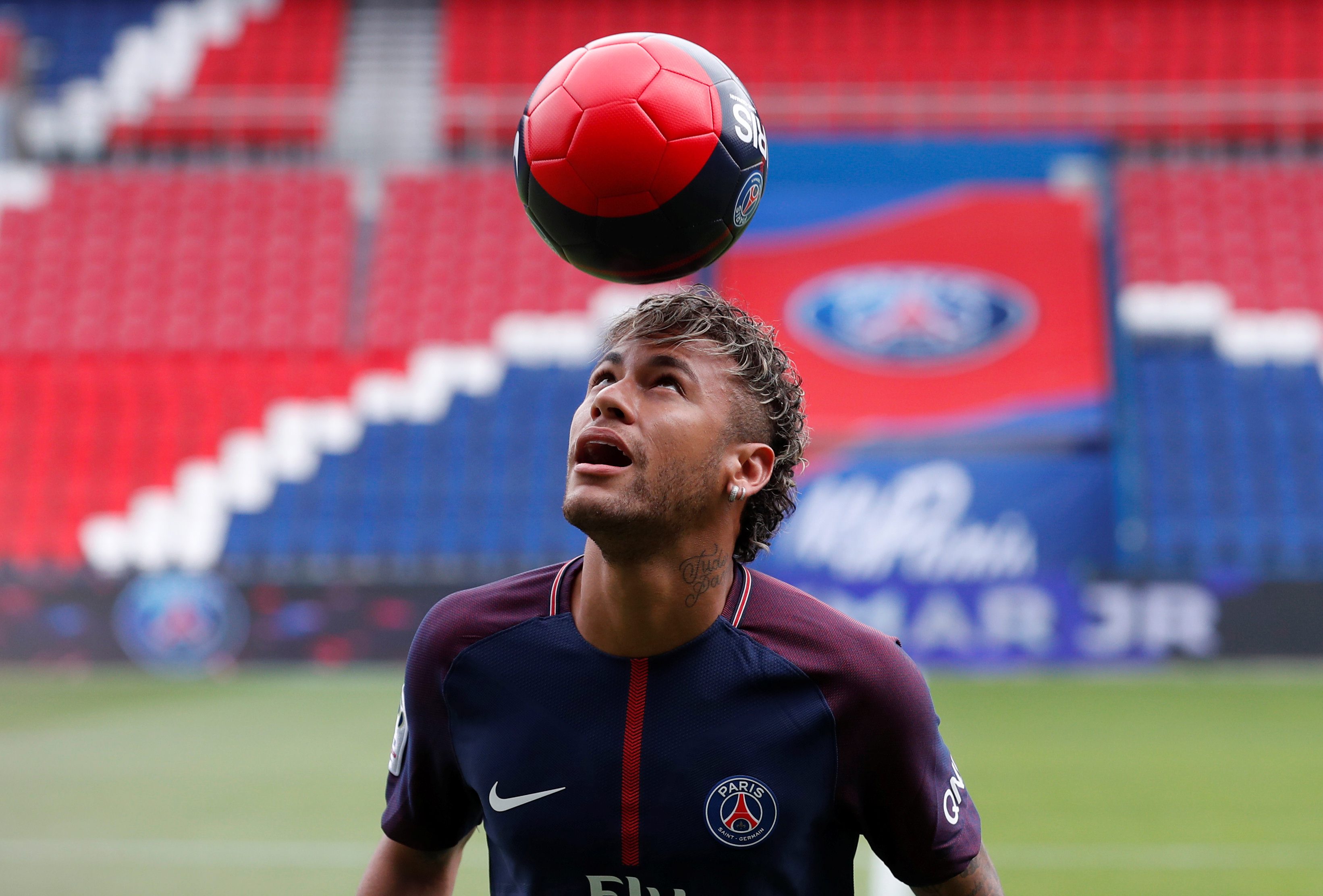 2017-08-04T125543Z_1876845593_RC189C4B0360_RTRMADP_3_SOCCER-NEYMAR