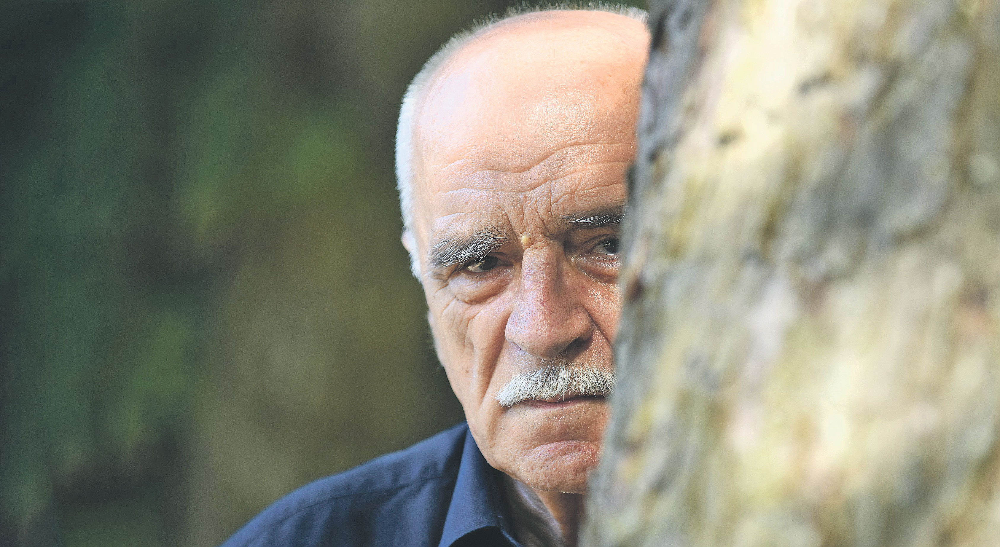 'Pisalo se da sam ja tijekom procesa za verbalni delikt u socijalizmu stalno gledao u pod. I da, to je bila istina. Gledao sam u pod jer nisam bio sretan što sam morao voditi te postupke. Zašto nisam otišao? Mogao sam. Ali samo u advokaturu. Znam da to nije opravdanje. Trebao sam otići i možda mi je zato nelagodno. Ali, bojao sam se da ću opet biti sirotinja i da neću imati ništa'