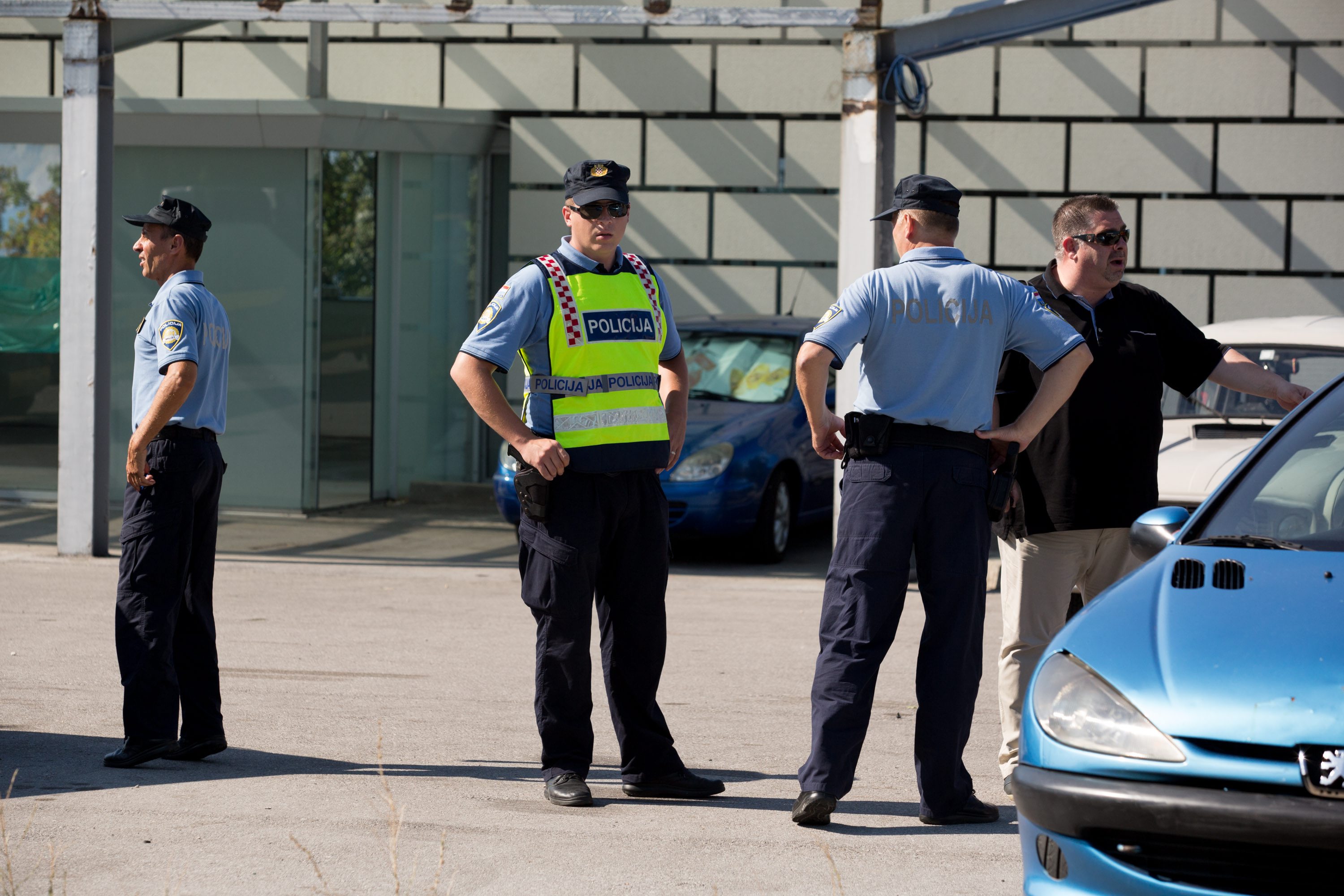 Nešto iza osam sati ujutro dogodila se prometna nesreća u Novom Vinodolskom, u kojoj je oštećeno sedam vozila, a jedna ženska osoba je ozlijeđena