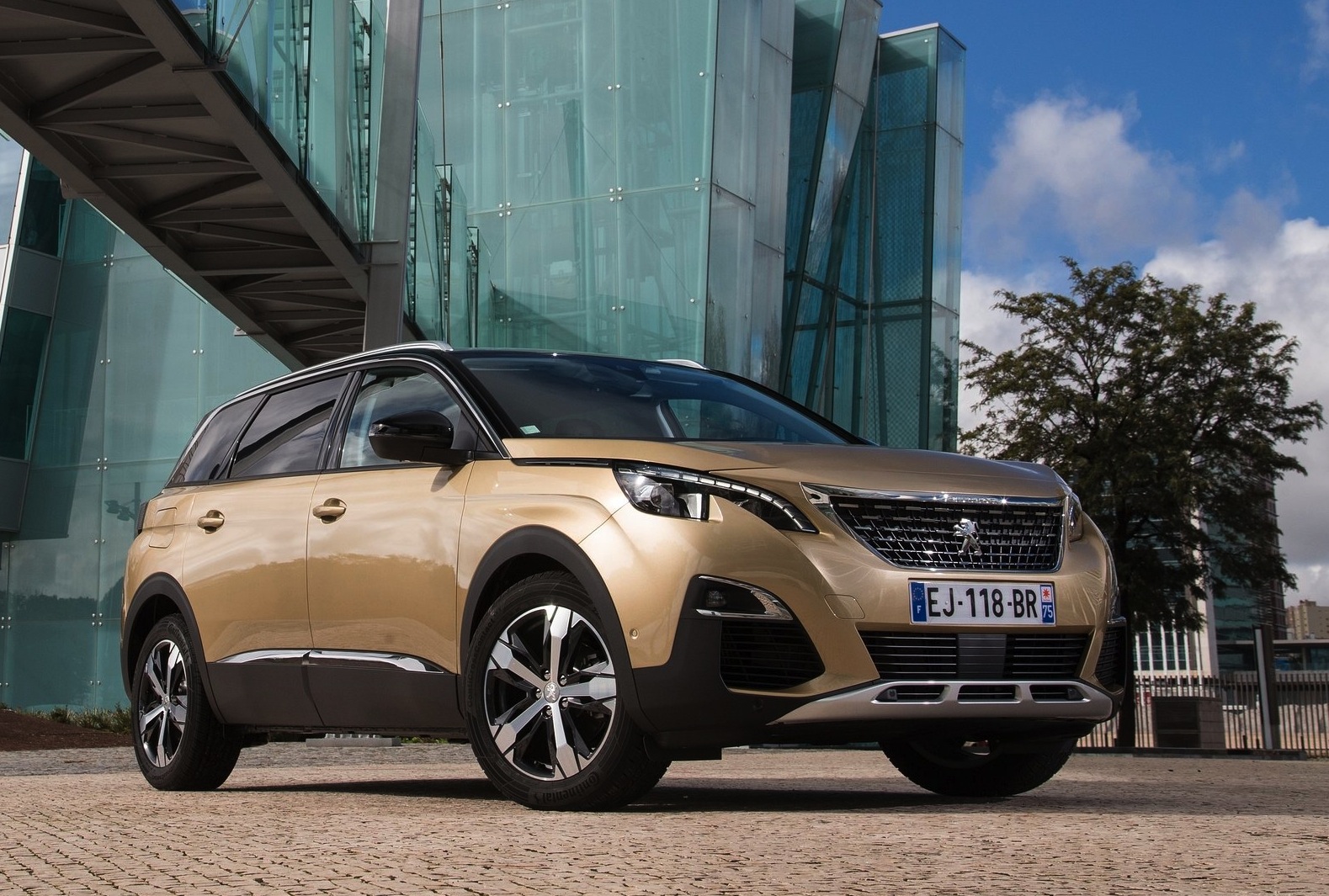 Peugeot-5008-2017-1600-08