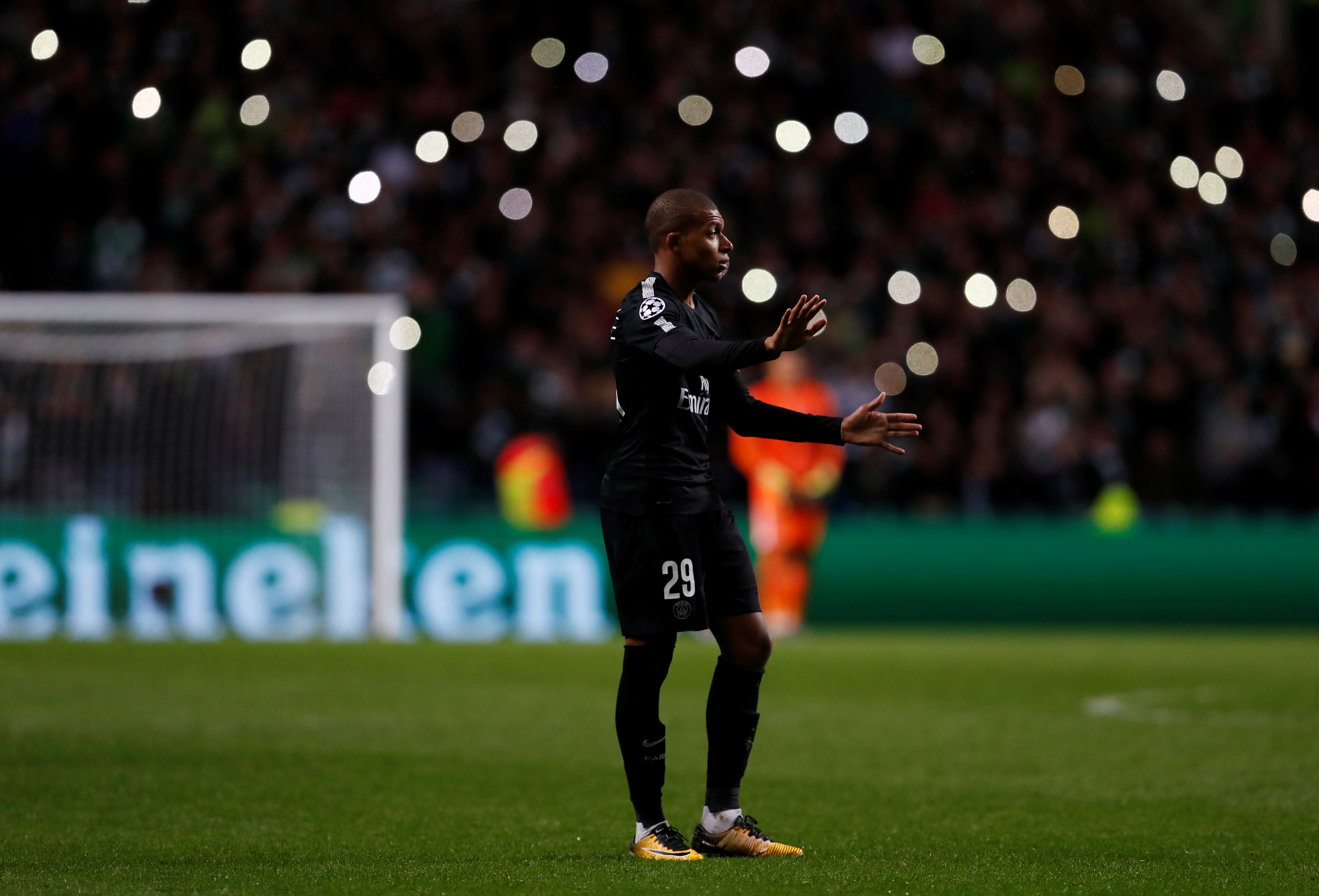 2017-09-12T205745Z_606506037_RC13C7FF2640_RTRMADP_3_SOCCER-CHAMPIONS-CEL-PSG