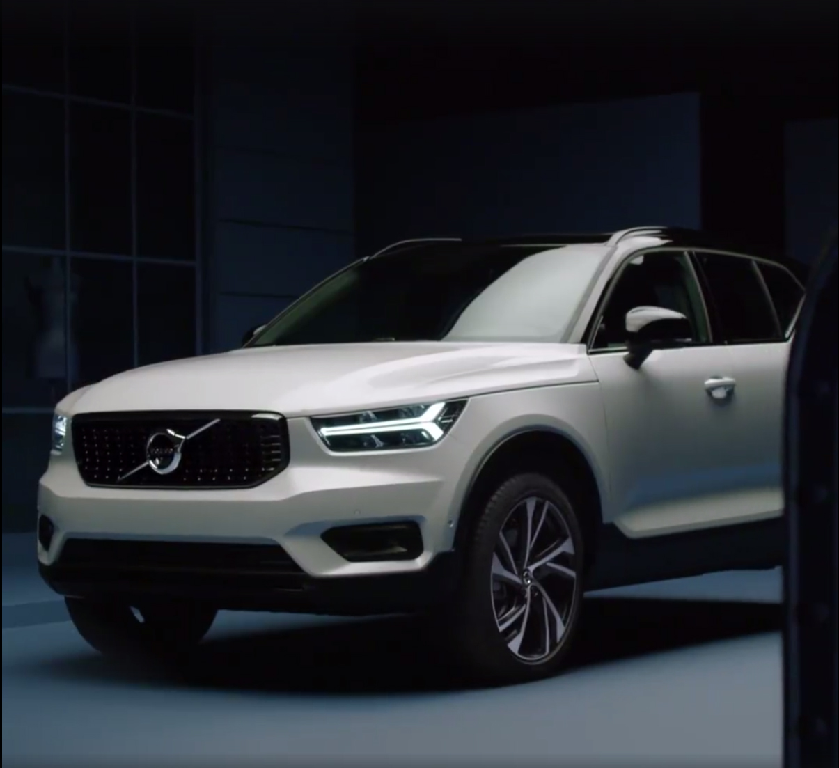 Volvo-XC40-10Carscoops