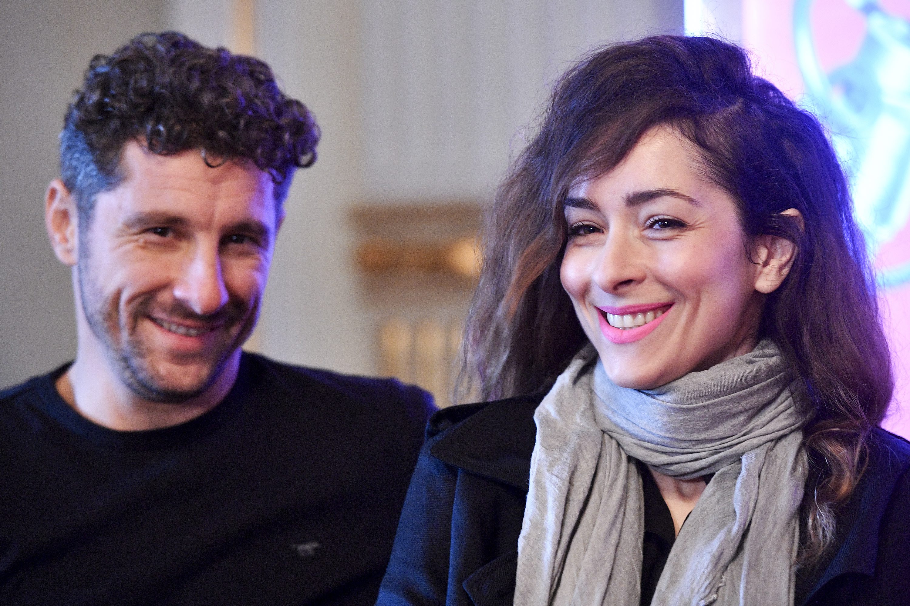 Glumci Dušan Bućan i Zrinka Cvitešić na konferenciji za medije na kojoj je predstavljena predstava Tko pjeva zlo ne misli.