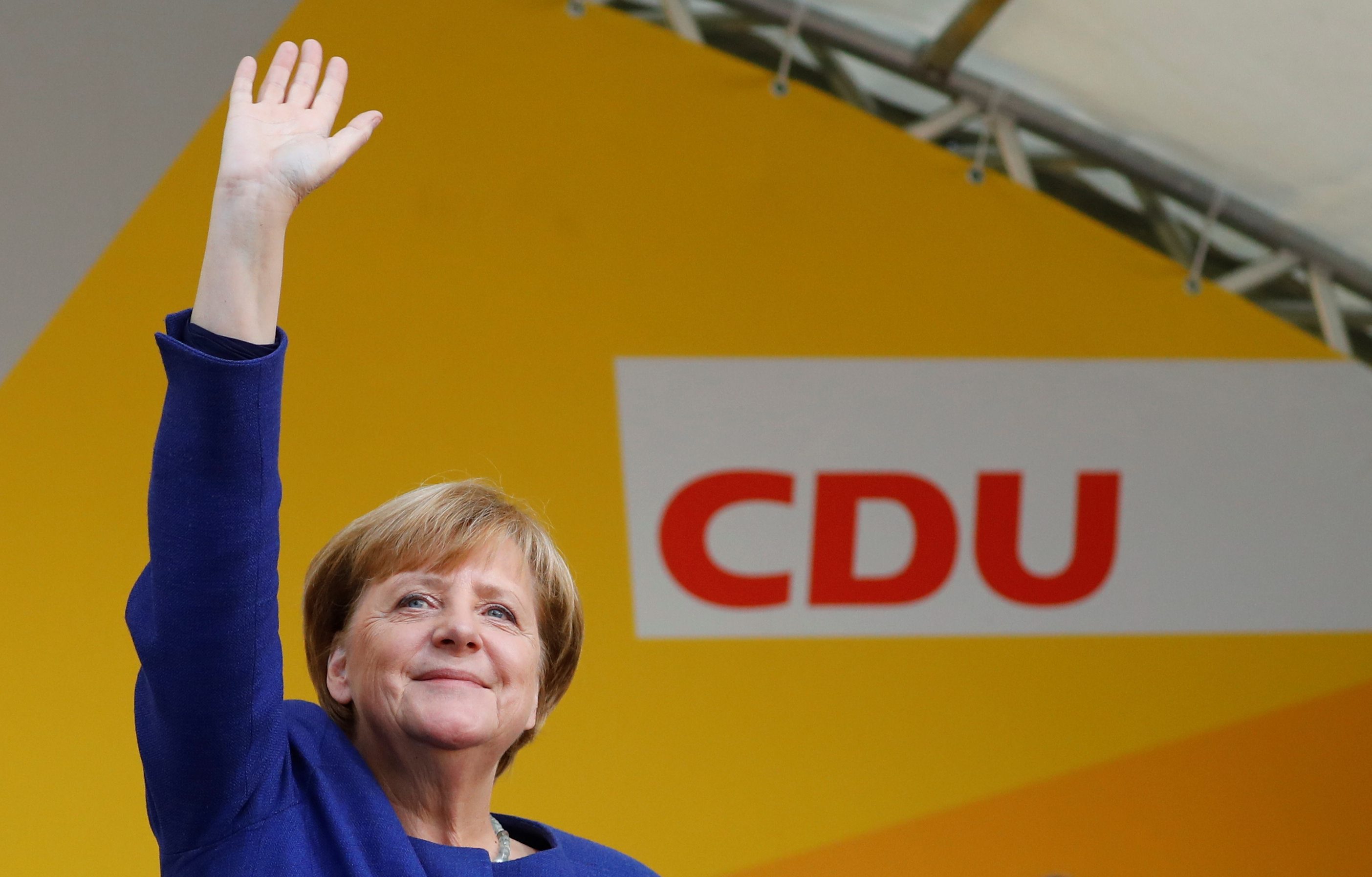 2017-09-21T140525Z_2109973390_RC1A14A3BCF0_RTRMADP_3_GERMANY-ELECTION-MERKEL