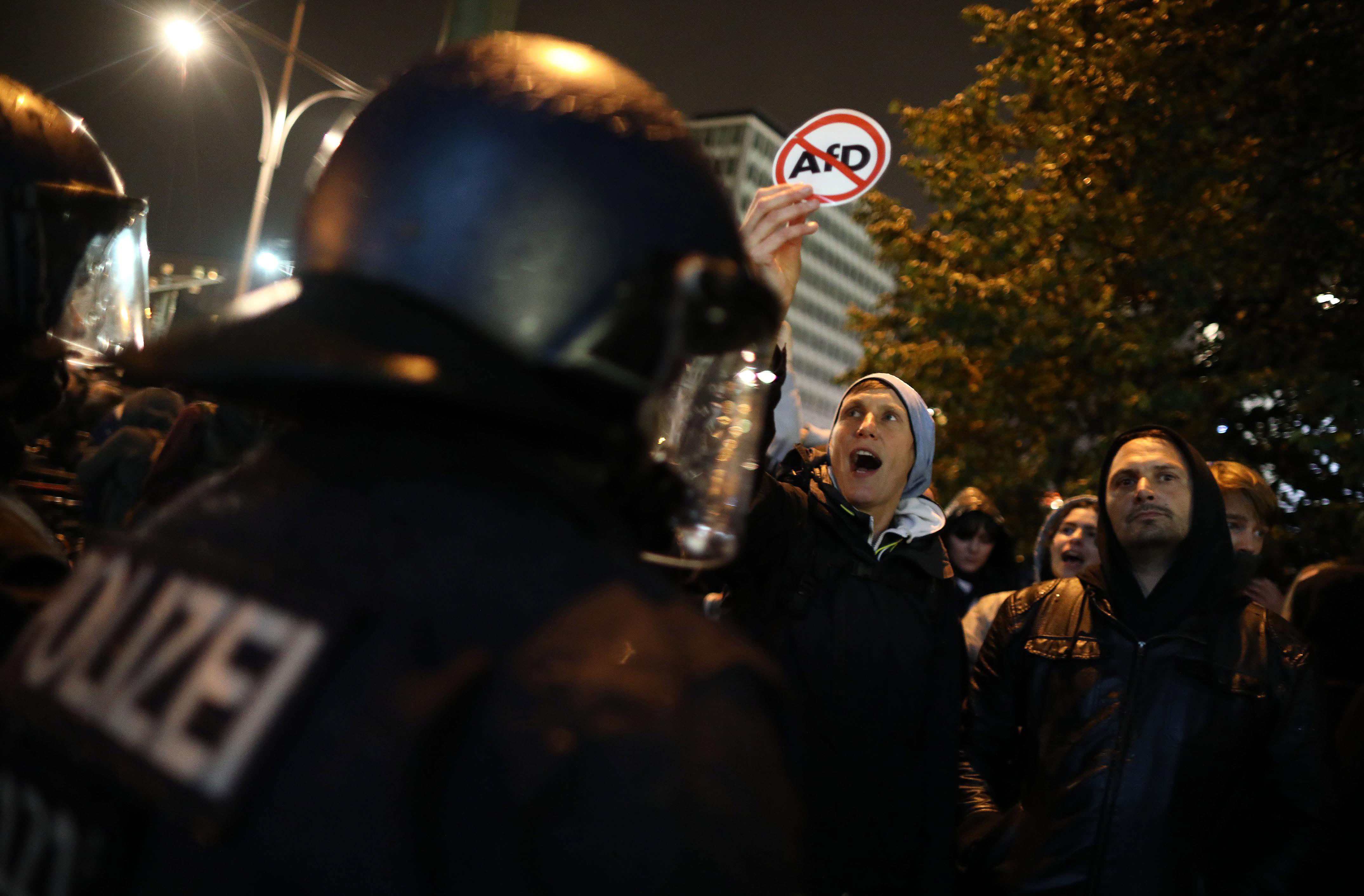 Prosvjedi u Berlinu protiv ulaska desno populističke stranke Alternativa za Njemačku (AfD) u Bundestag