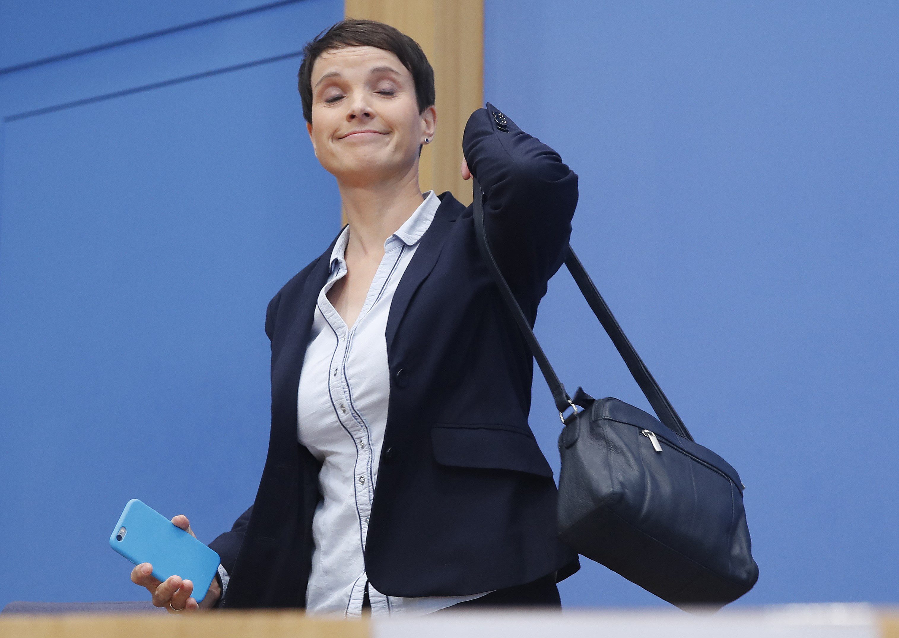 2017-09-25T081837Z_652798852_UP1ED9P0N30UF_RTRMADP_3_GERMANY-ELECTION-REACTION-AFD