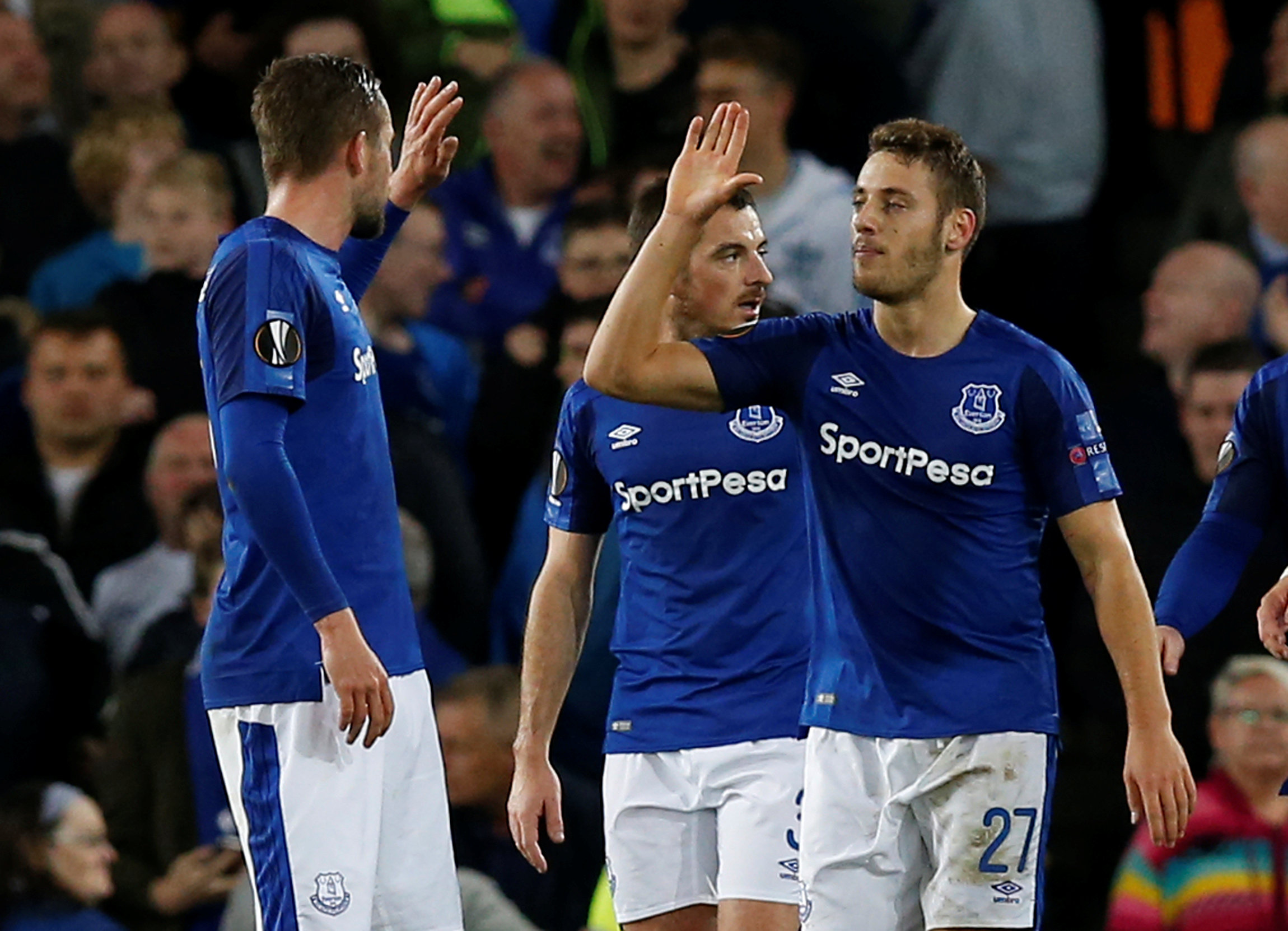 2017-09-28T203033Z_112974767_RC1C72BFF1D0_RTRMADP_3_SOCCER-EUROPA-EVE-APL