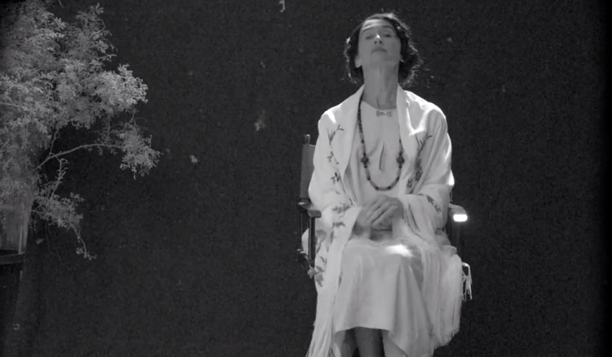 'Yours sincerely, Lois Weber'