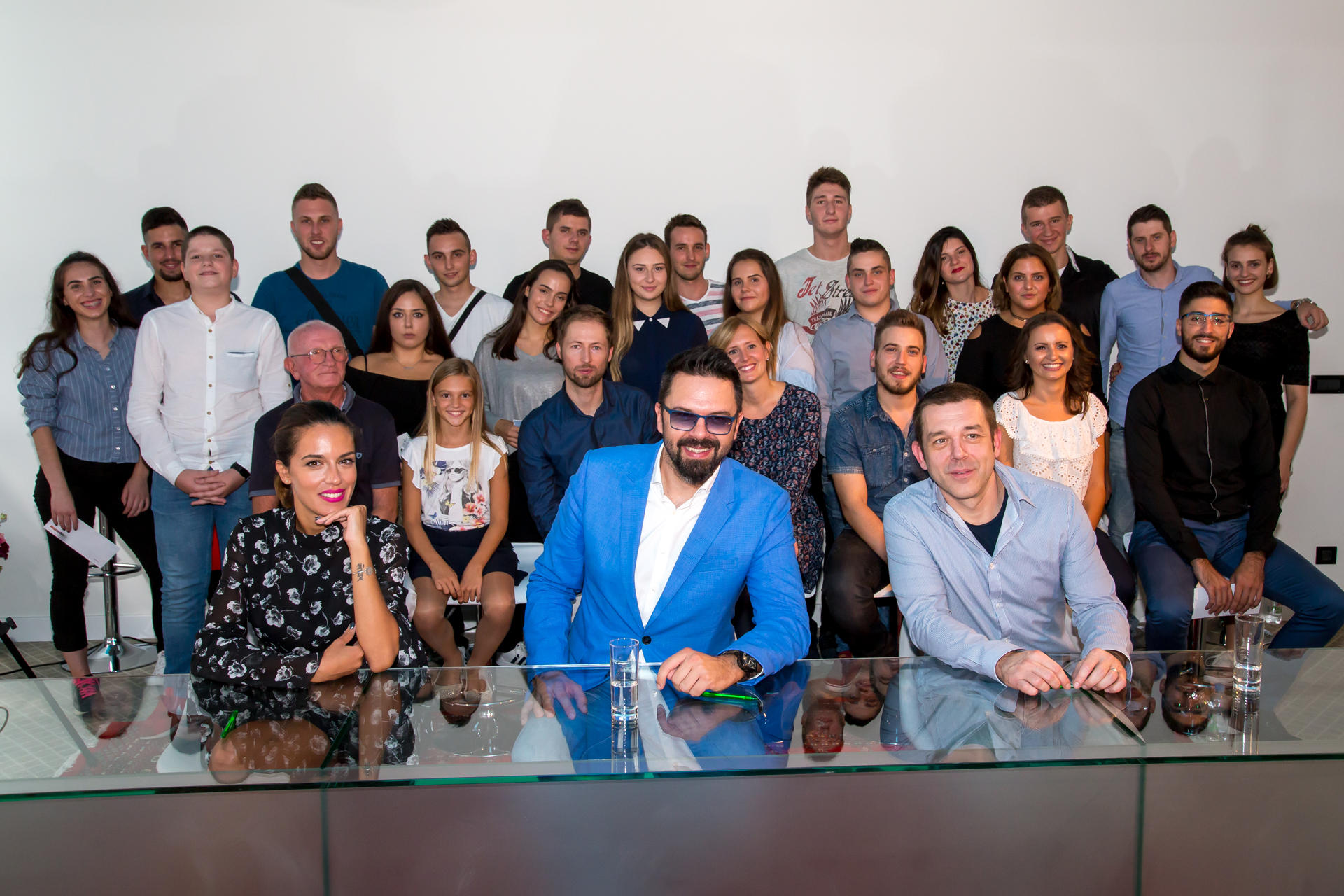 Žiri GraShowa s natjecateljima