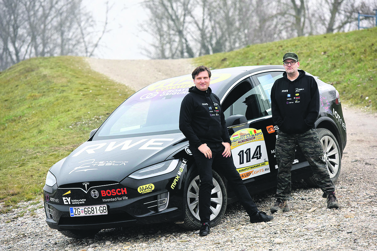 164329-209956-tesla11-090118