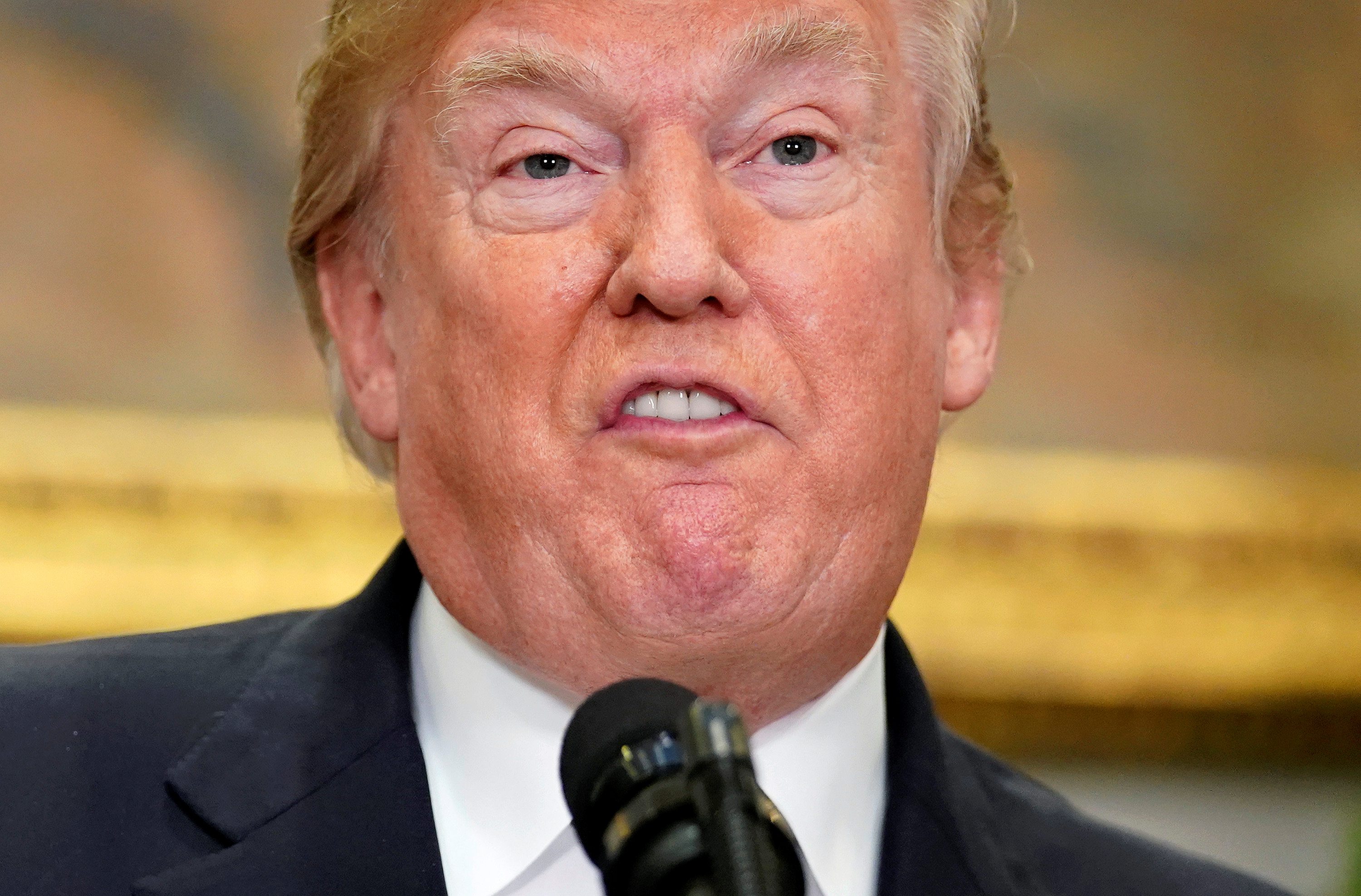 2018-01-12T172731Z_68760824_RC1A2FFA31E0_RTRMADP_3_USA-TRUMP