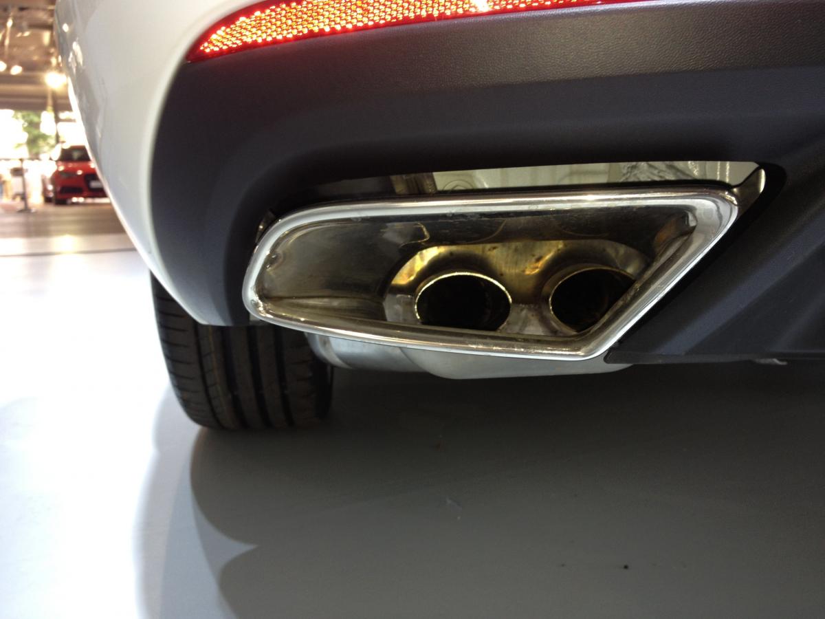 AVTOBLOG-fake-exhaust-tips-111