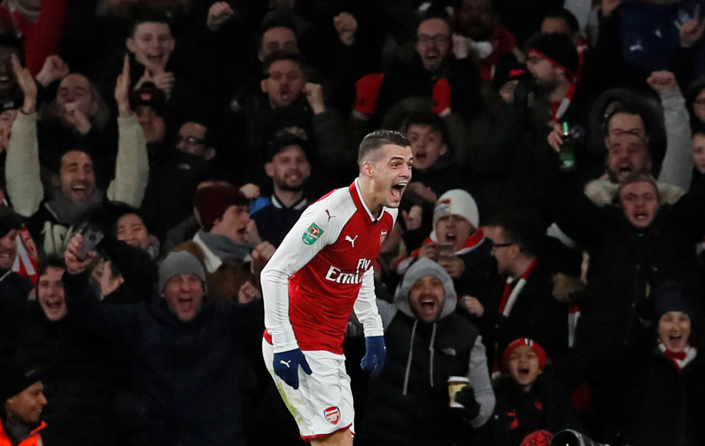 2018-01-24T212622Z_1141666763_RC16745D8350_RTRMADP_3_SOCCER-ENGLAND-ARS-CHE