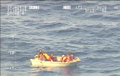 2018-01-28T093930Z_1917215500_RC1AF18B0B00_RTRMADP_3_KIRIBATI-FERRY-RESCUE