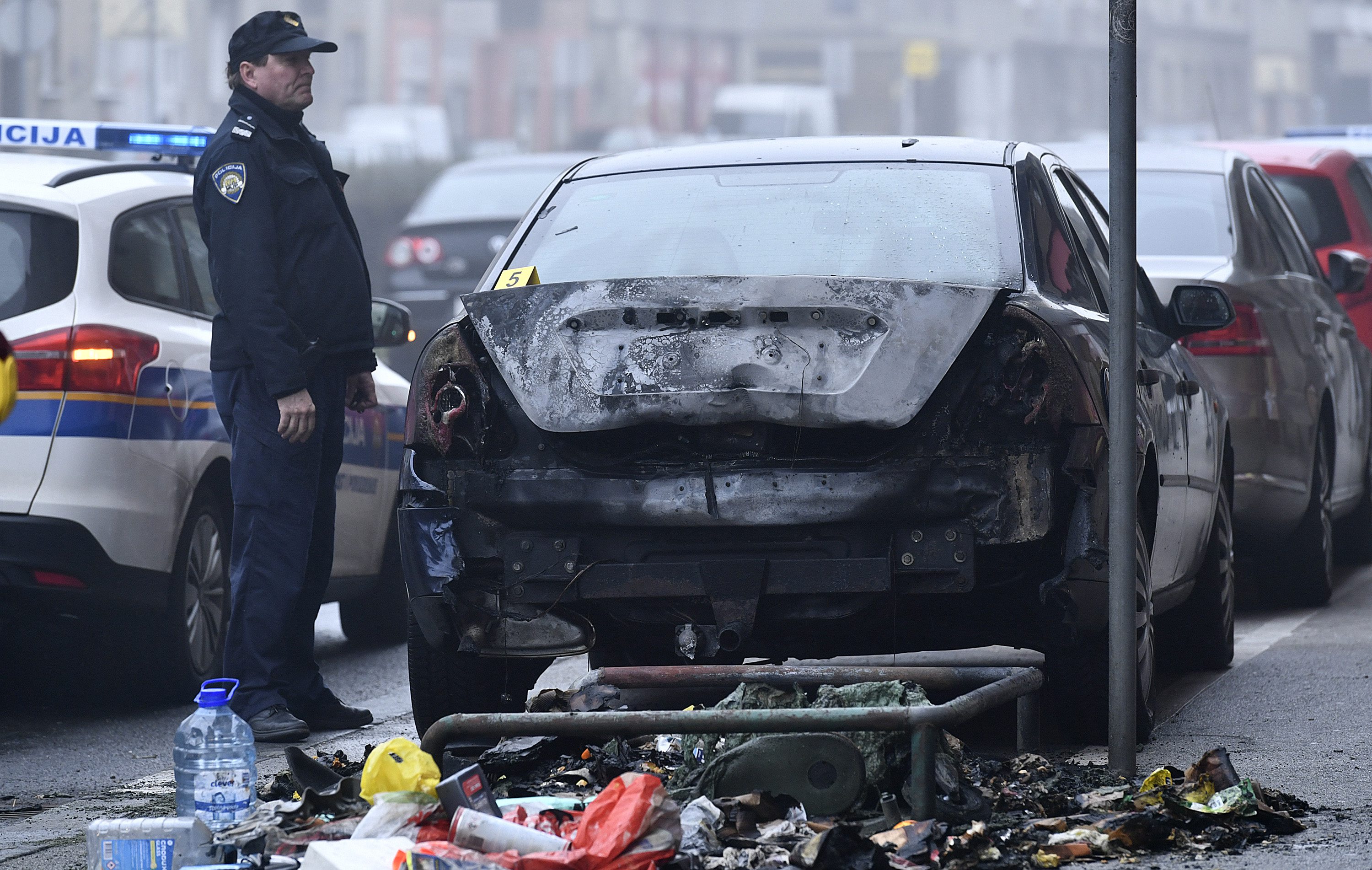 zapaljeni_auti2-290118