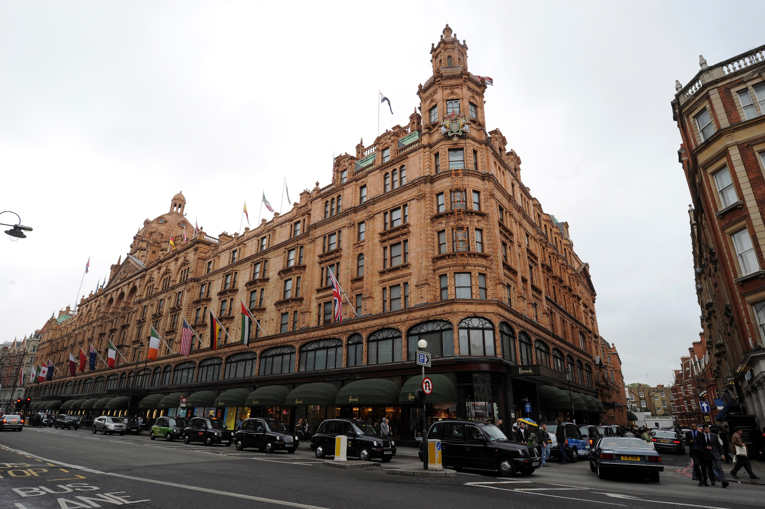 Luksuzna robna kuća Harrods u Londonu