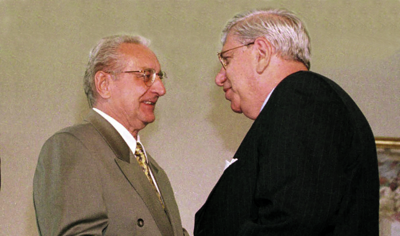 Na nedavnom sastanku vrha HDZ-a Šeks je, navodno, rekao da se 1996. predsjednik Tuđman sa Jacquesom Kleinom, prijelaznim upraviteljem UNTAES-a,﻿ dogovorio da za ratne zločine u Vukovaru i Slavoniji bude procesuirano samo 25 Srba, dok će preostale kaznene prijave, od njih 1500, biti ukinute