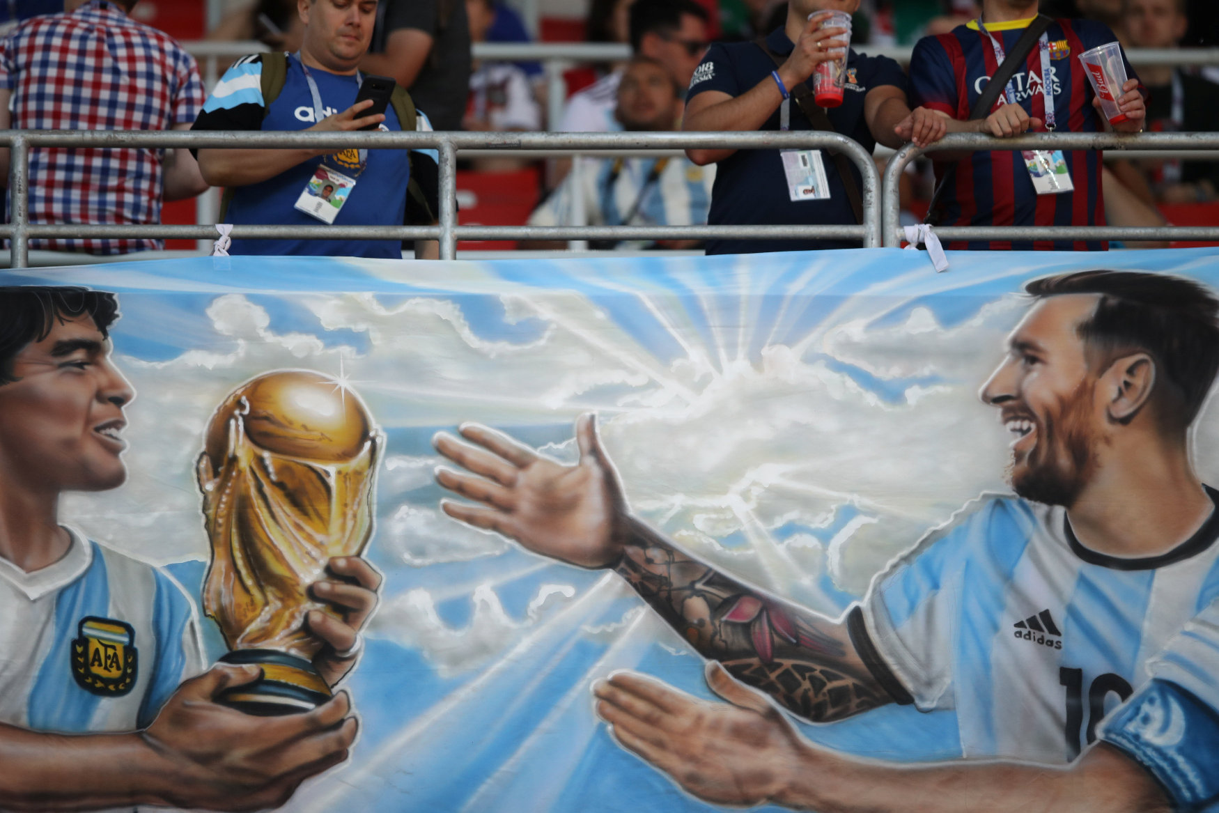 2018-06-16T120536Z_1149538712_RC1BCAD73410_RTRMADP_3_SOCCER-WORLDCUP-ARG-ICE
