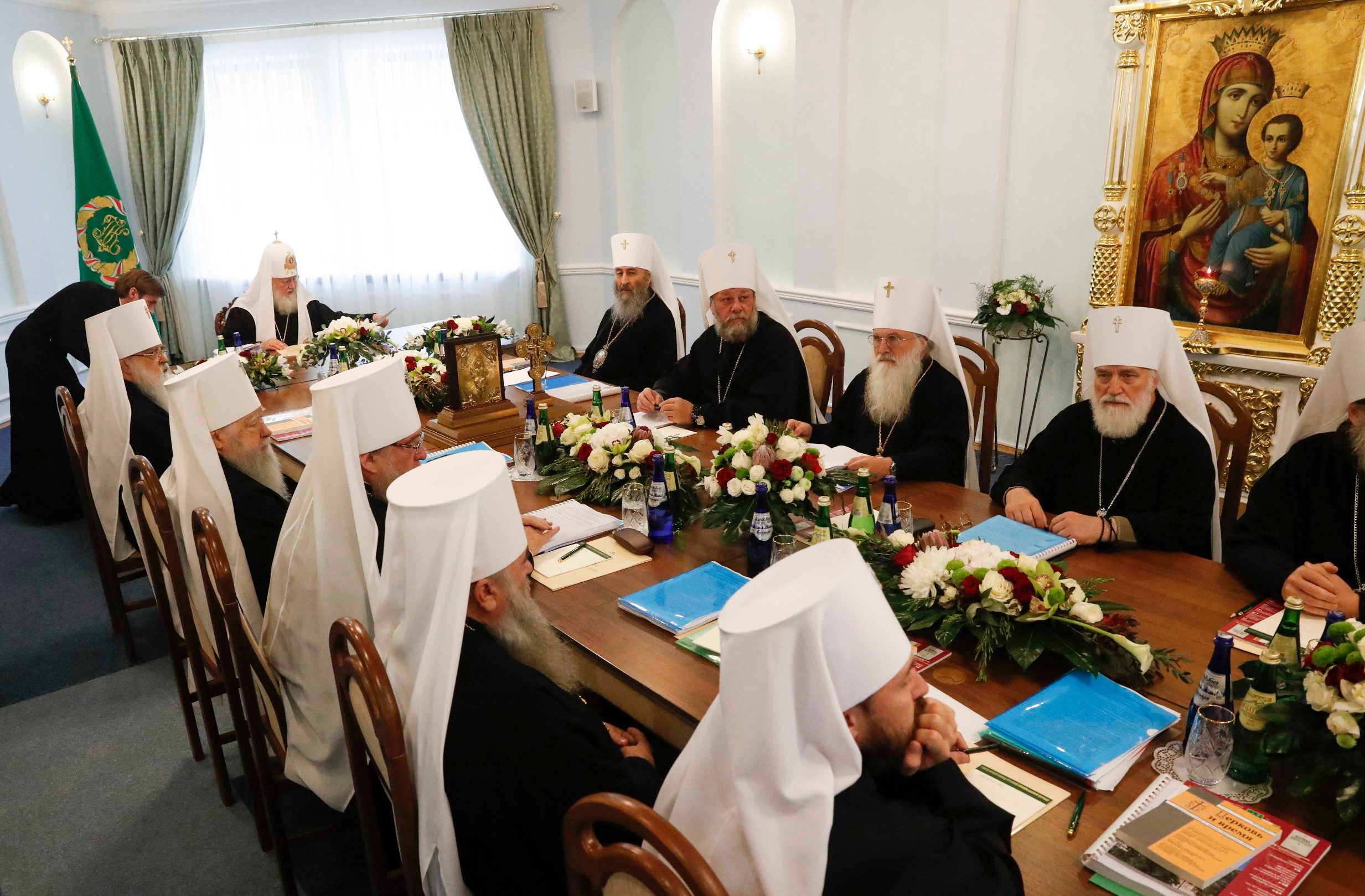 2018-10-15T103204Z_1052786996_UP1EEAF0T9FBX_RTRMADP_3_BELARUS-RUSSIA-CHURCH