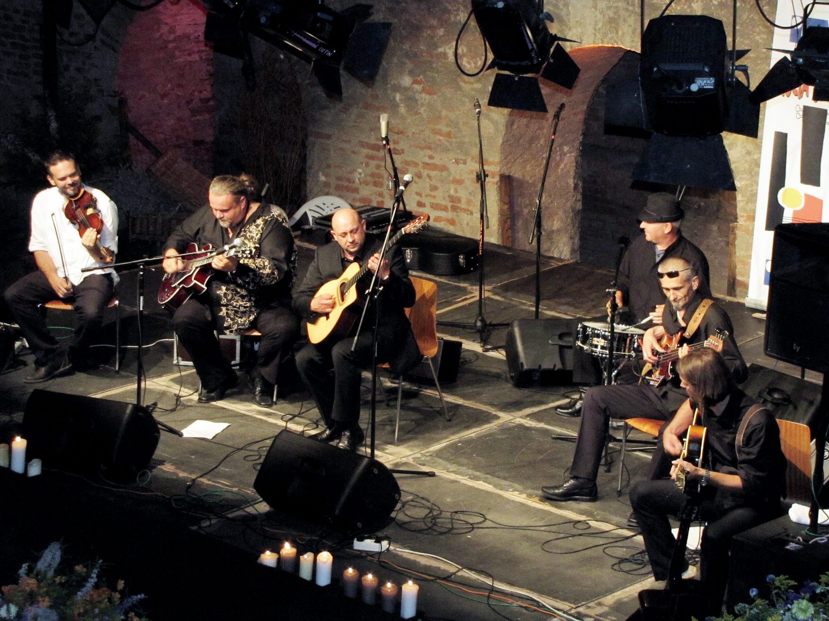 Wawau Adler u sredini i Damir Kukuruzovic Quintet (ilustracija)